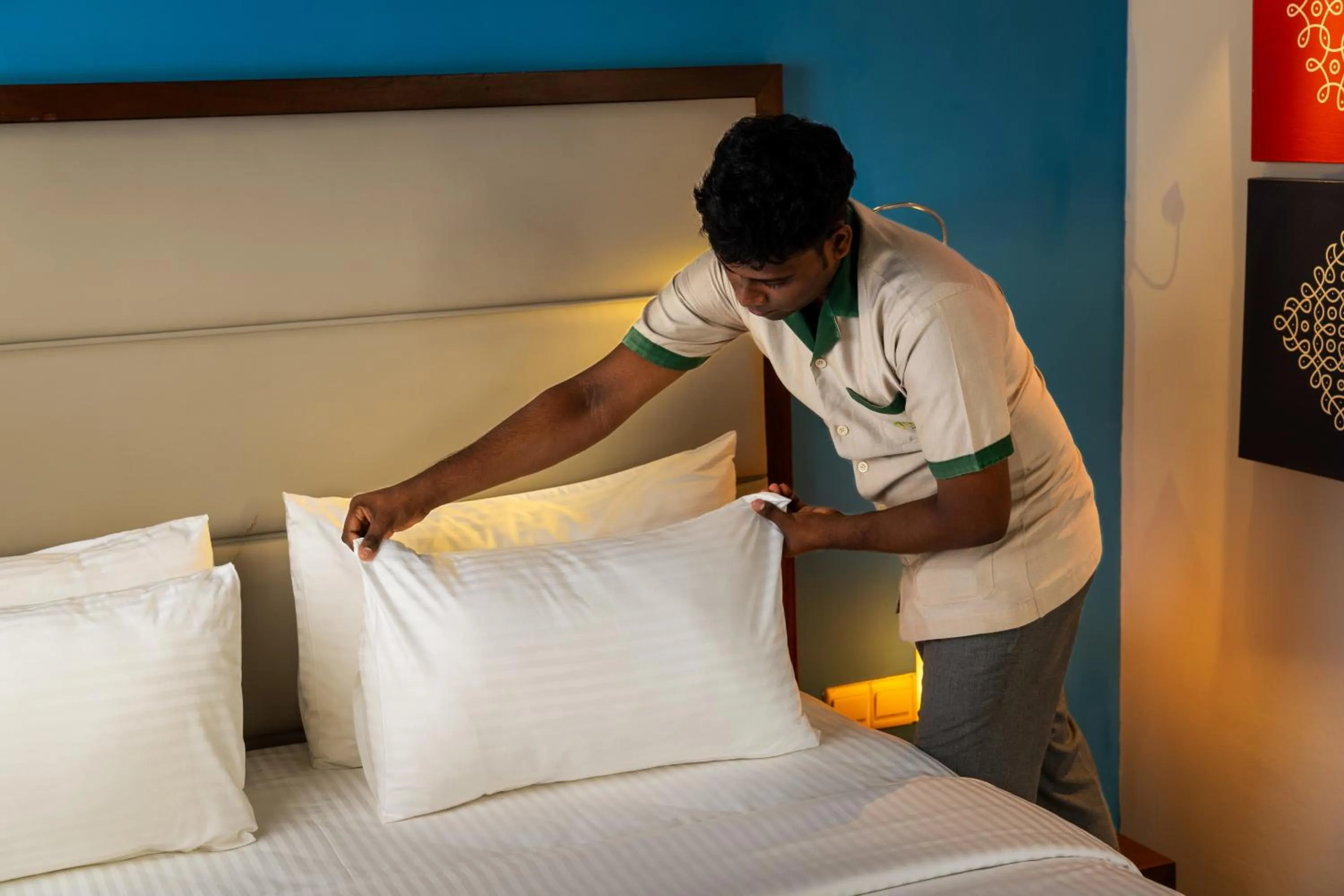 Bed in The Thinnai Hotel - Jaffna