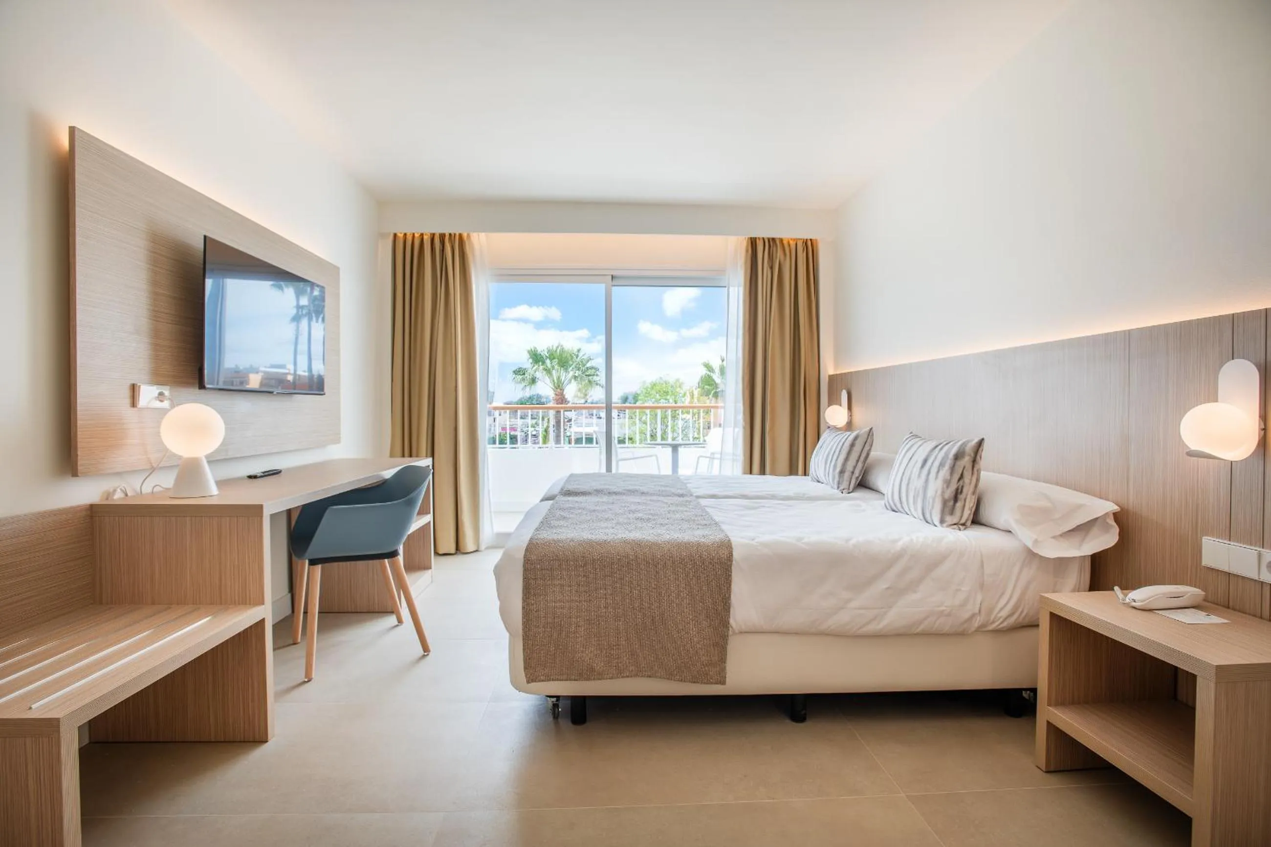 Bed in Sol de Alcudia Apartamentos