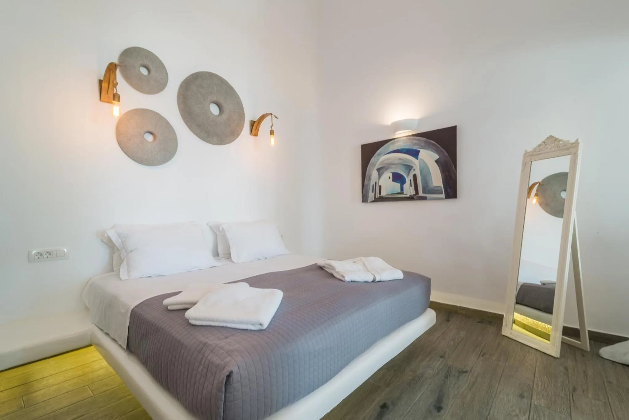 Bedroom, Bed in Angel Luxury Suites