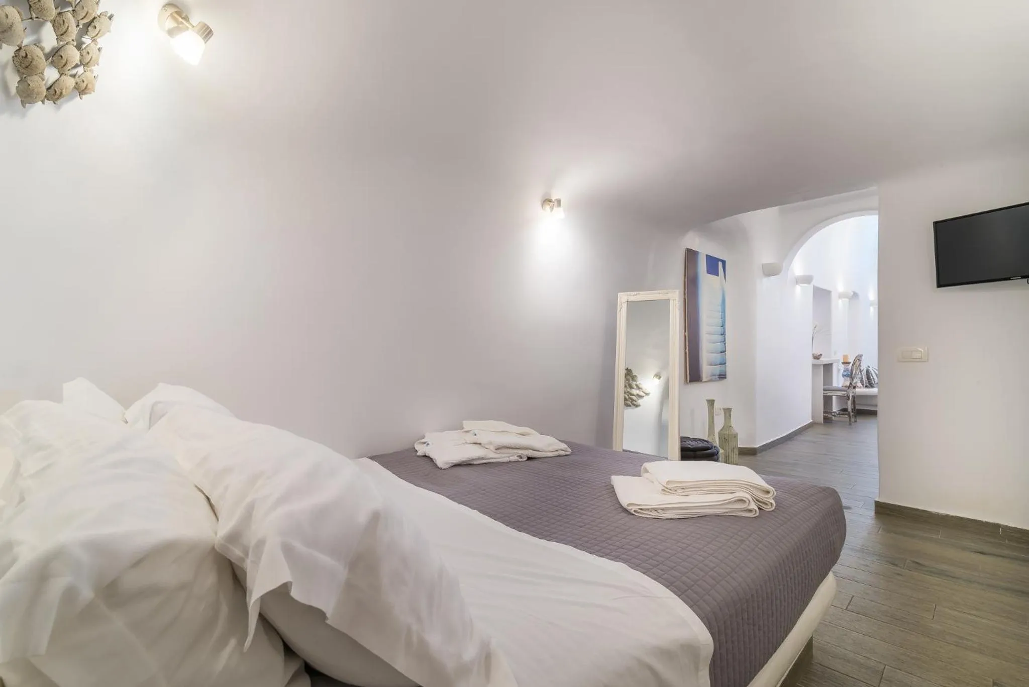 Bedroom, Bed in Angel Luxury Suites