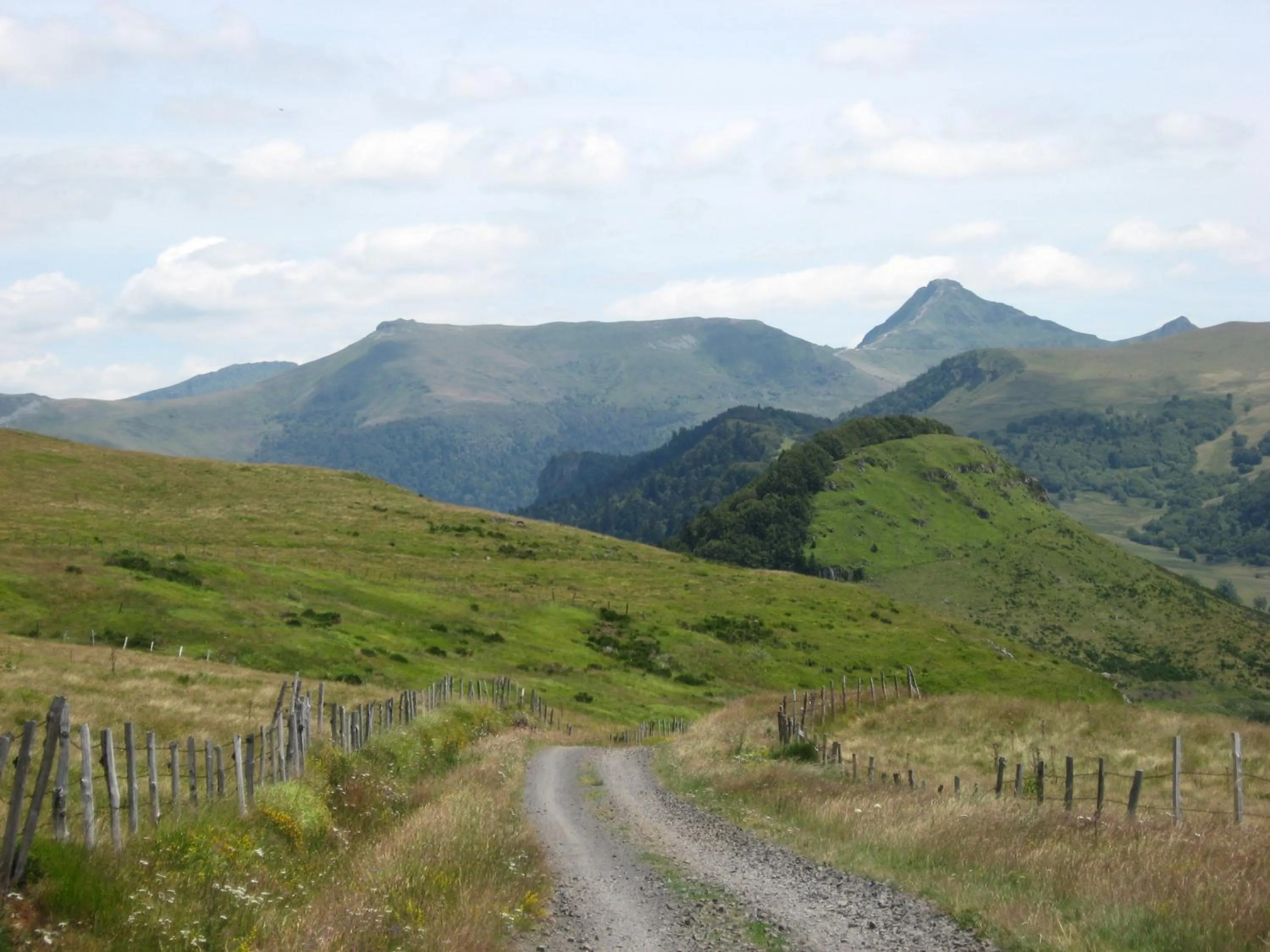 Hiking in Auv'hôtel