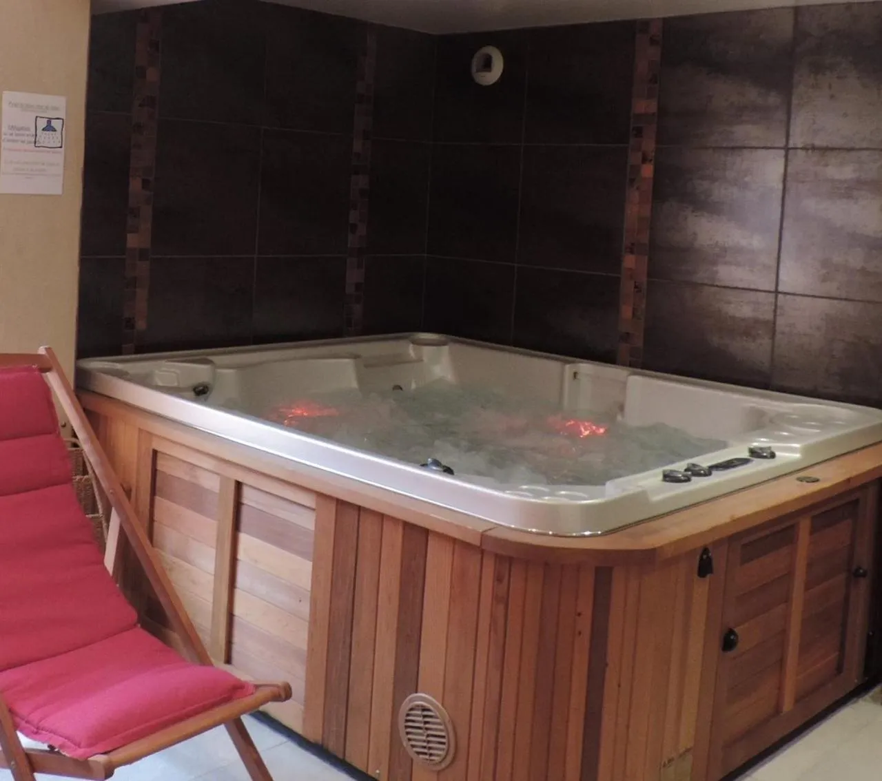 Hot Tub in Auv'hôtel