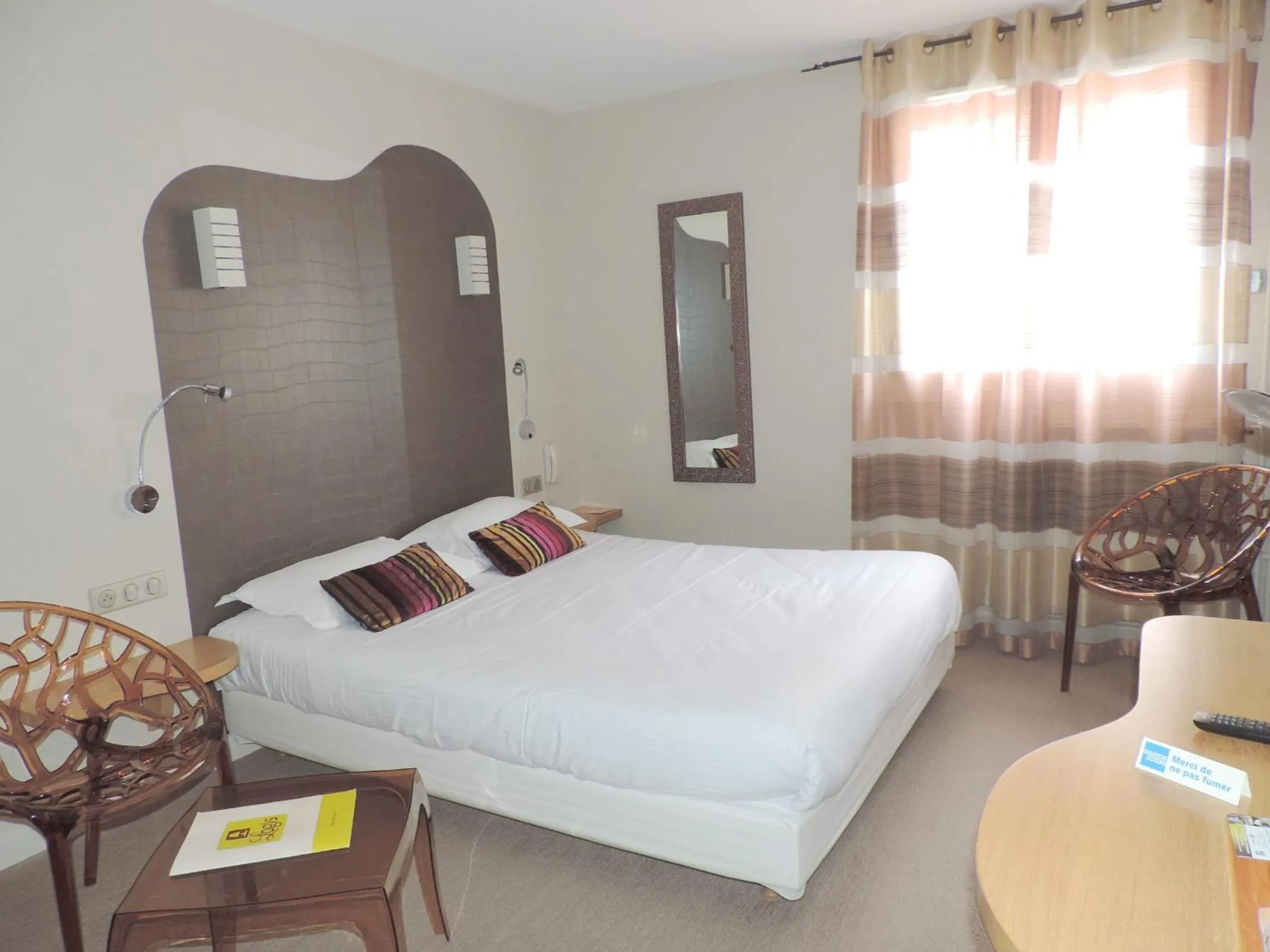 Photo of the whole room in Auv'hôtel