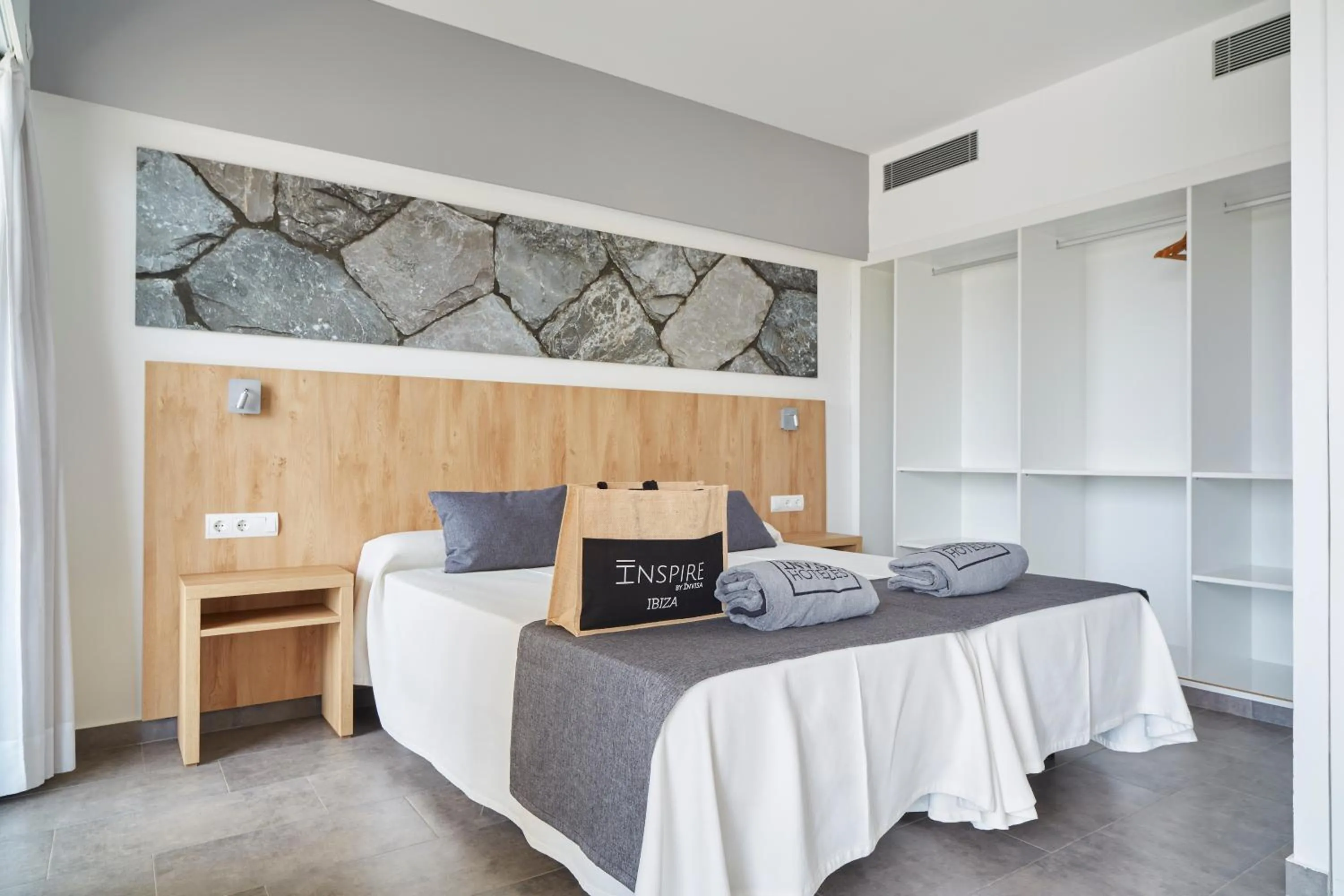 Bedroom, Bed in Invisa Hotel Casa Luis