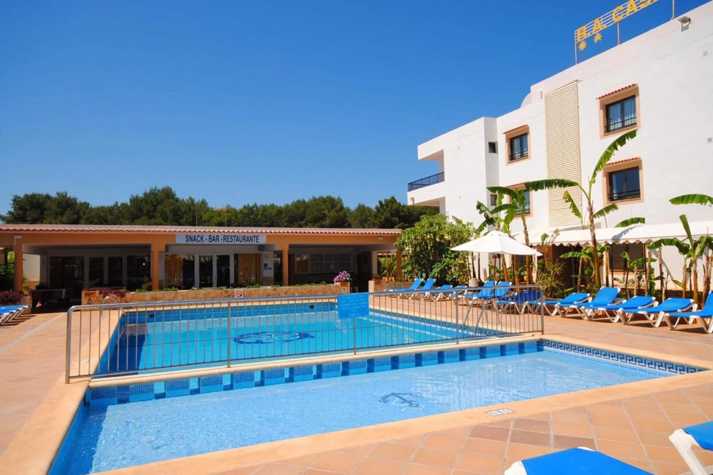 Restaurant/places to eat in Invisa Hotel Casa Luis