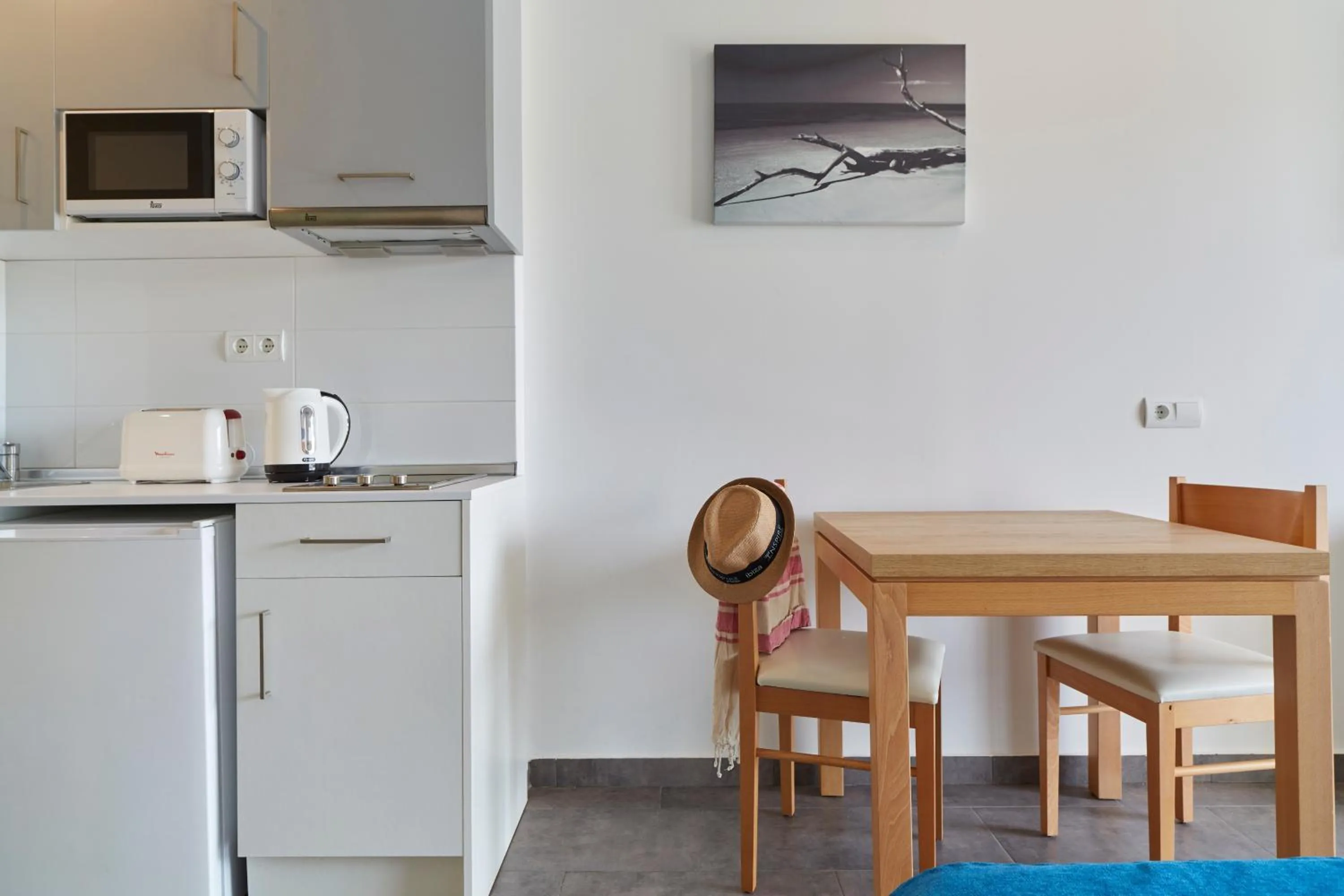 Kitchen or kitchenette in Invisa Hotel Casa Luis