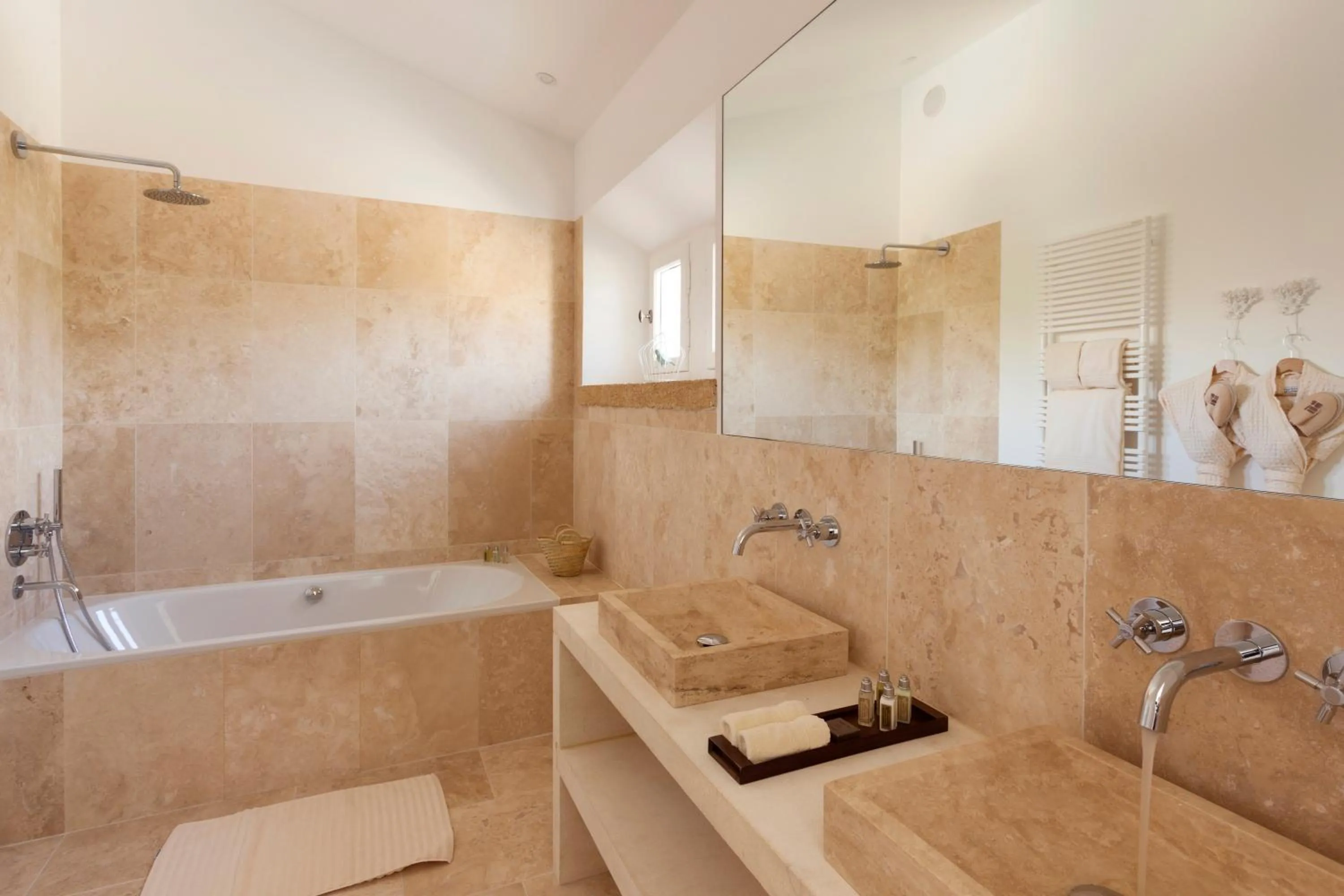 Bathroom in Le Vieux Castillon