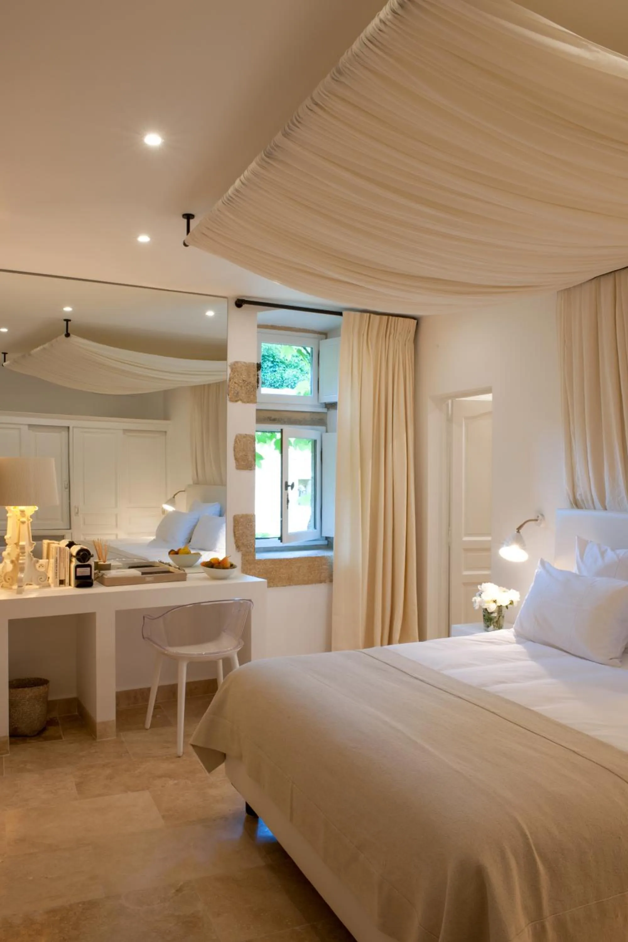 Shower, Bed in Le Vieux Castillon