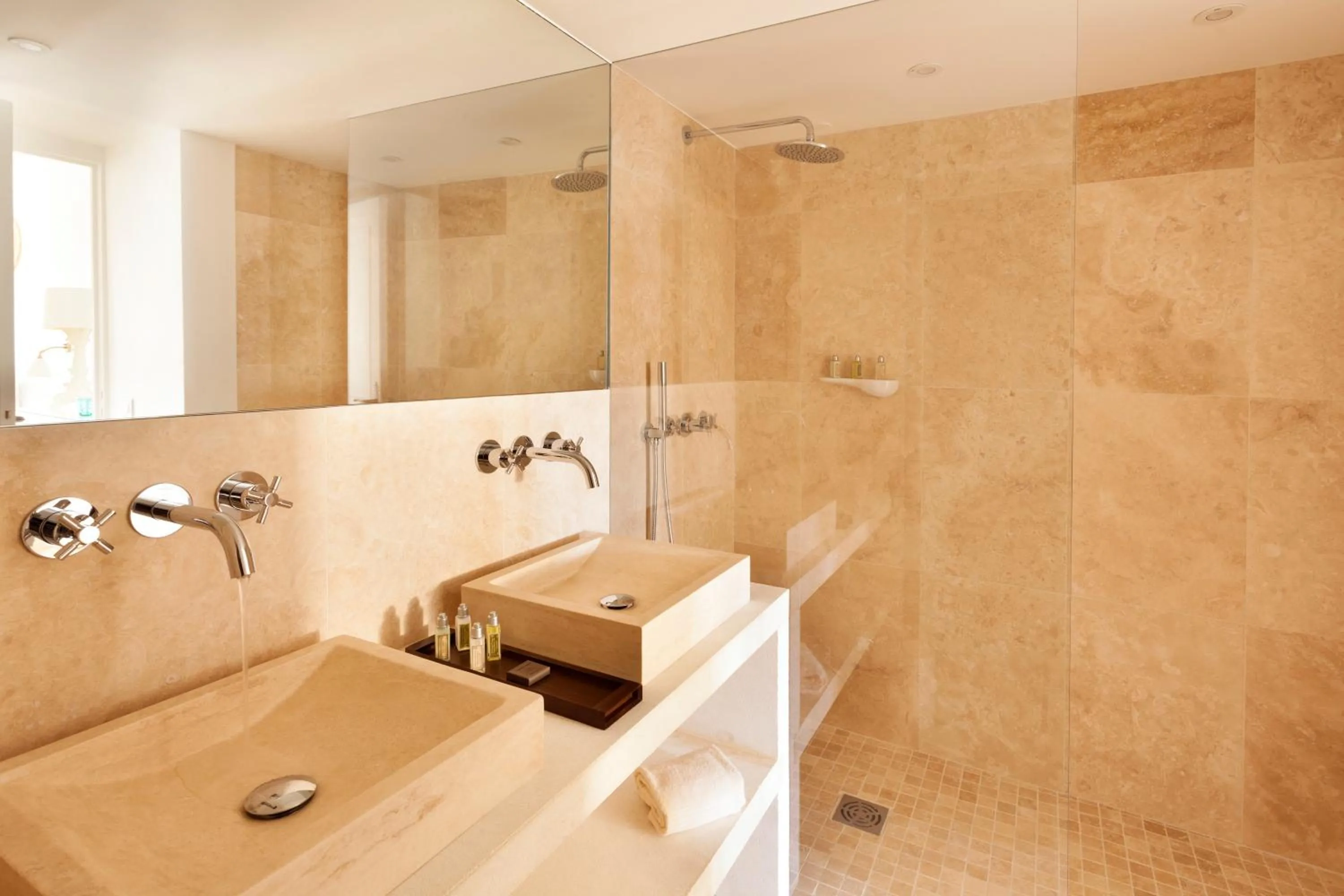 Bathroom in Le Vieux Castillon