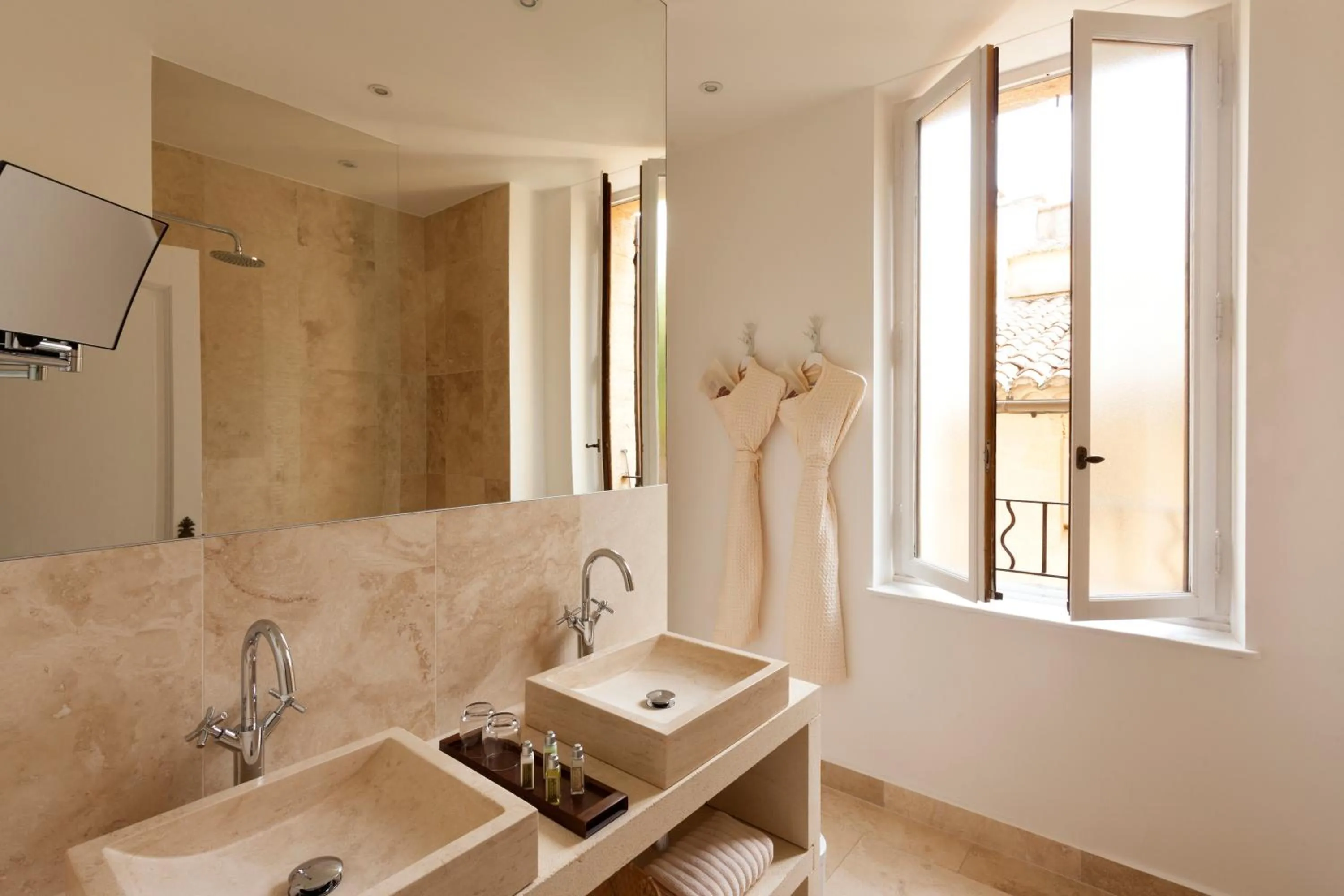 Bathroom in Le Vieux Castillon
