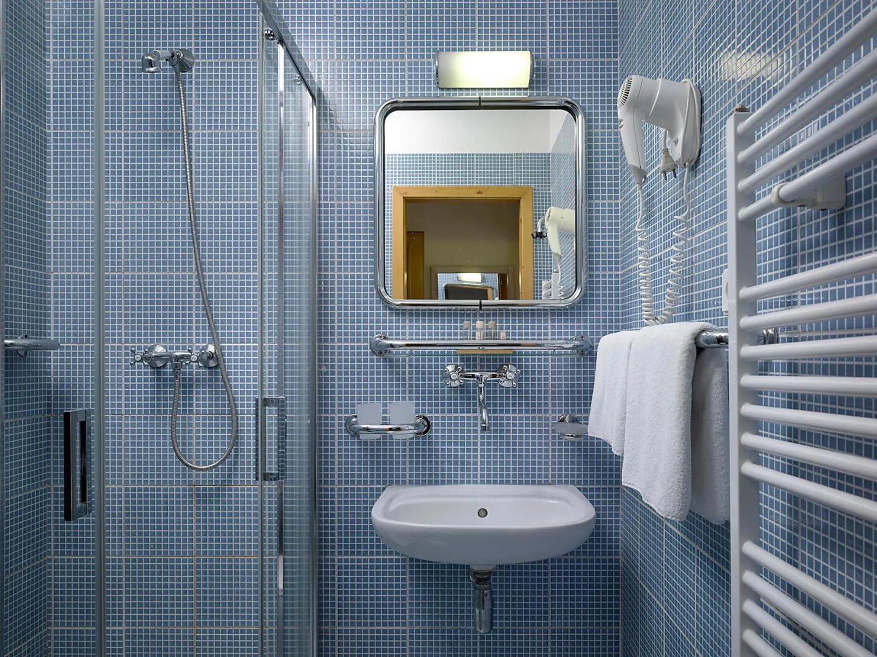 Bathroom in Hotel La Romantica