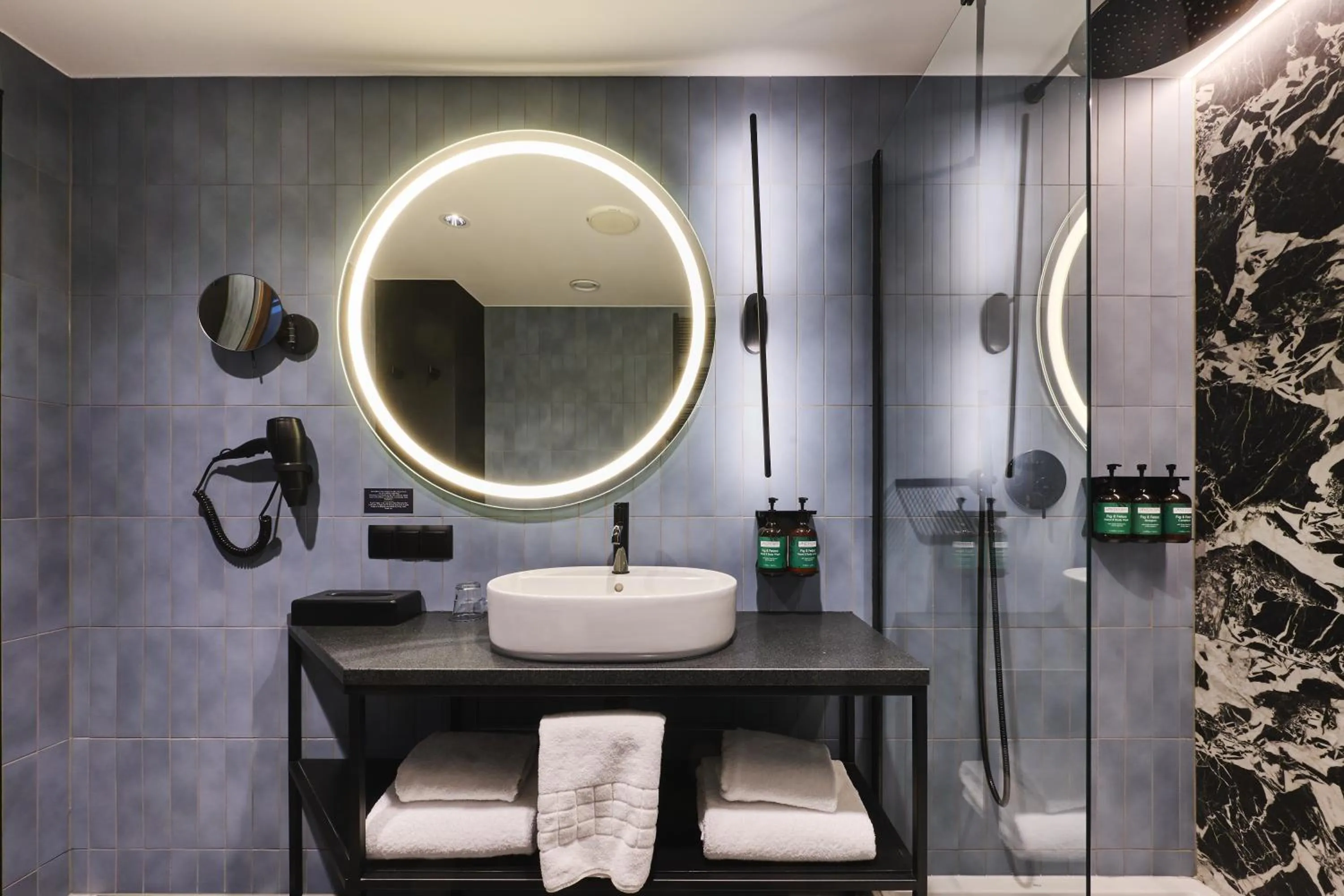 Shower in voco Katowice by IHG