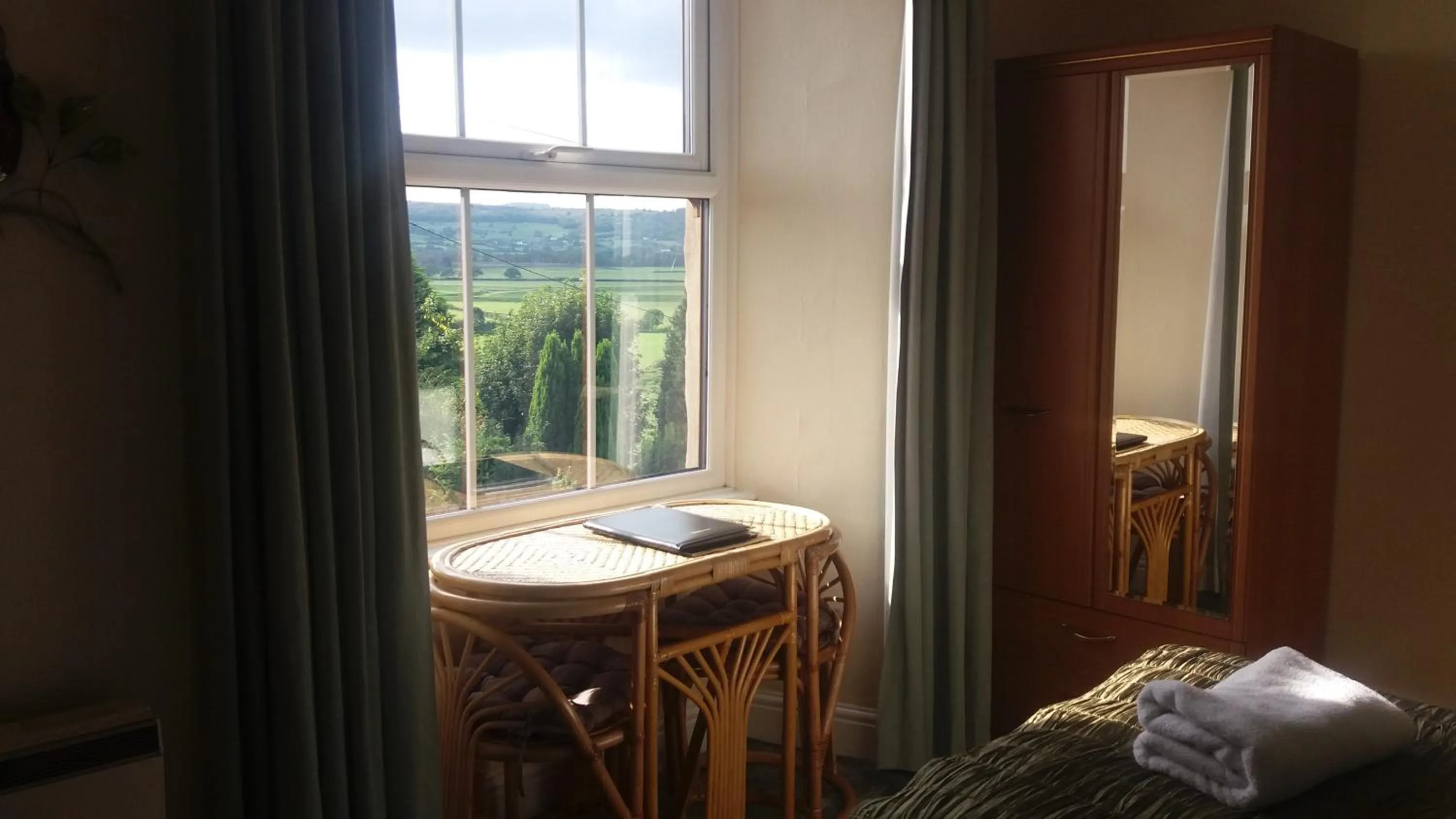 Mountain view, Bed in Plumtree House