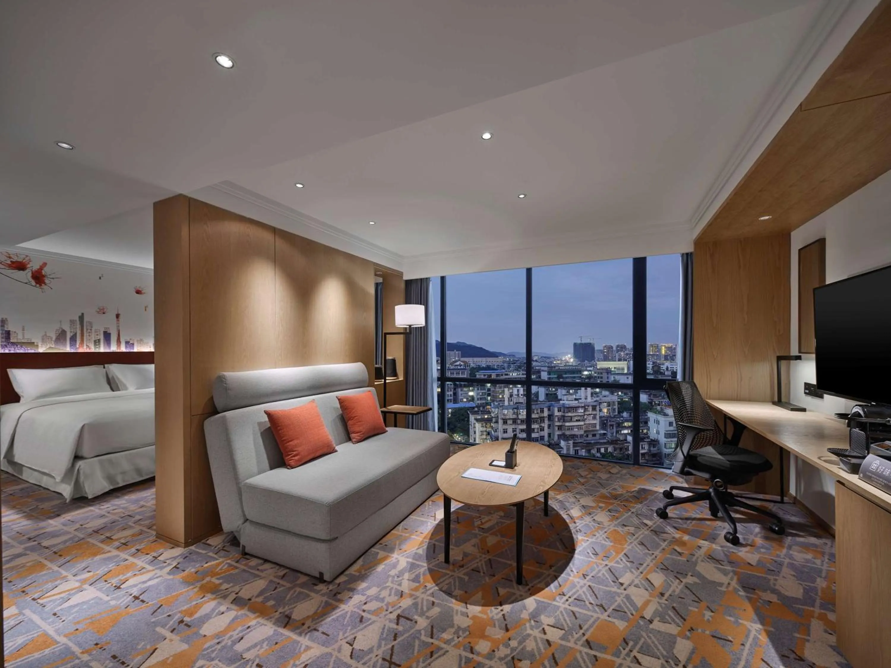 Living room, Bed in Hilton Garden Inn Guangzhou Tianhe