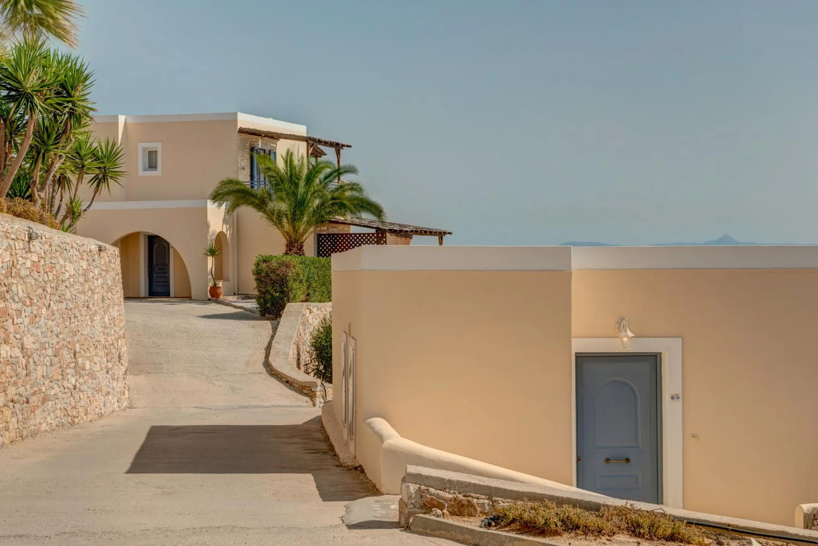 Property building in Sunrise Beach Suites