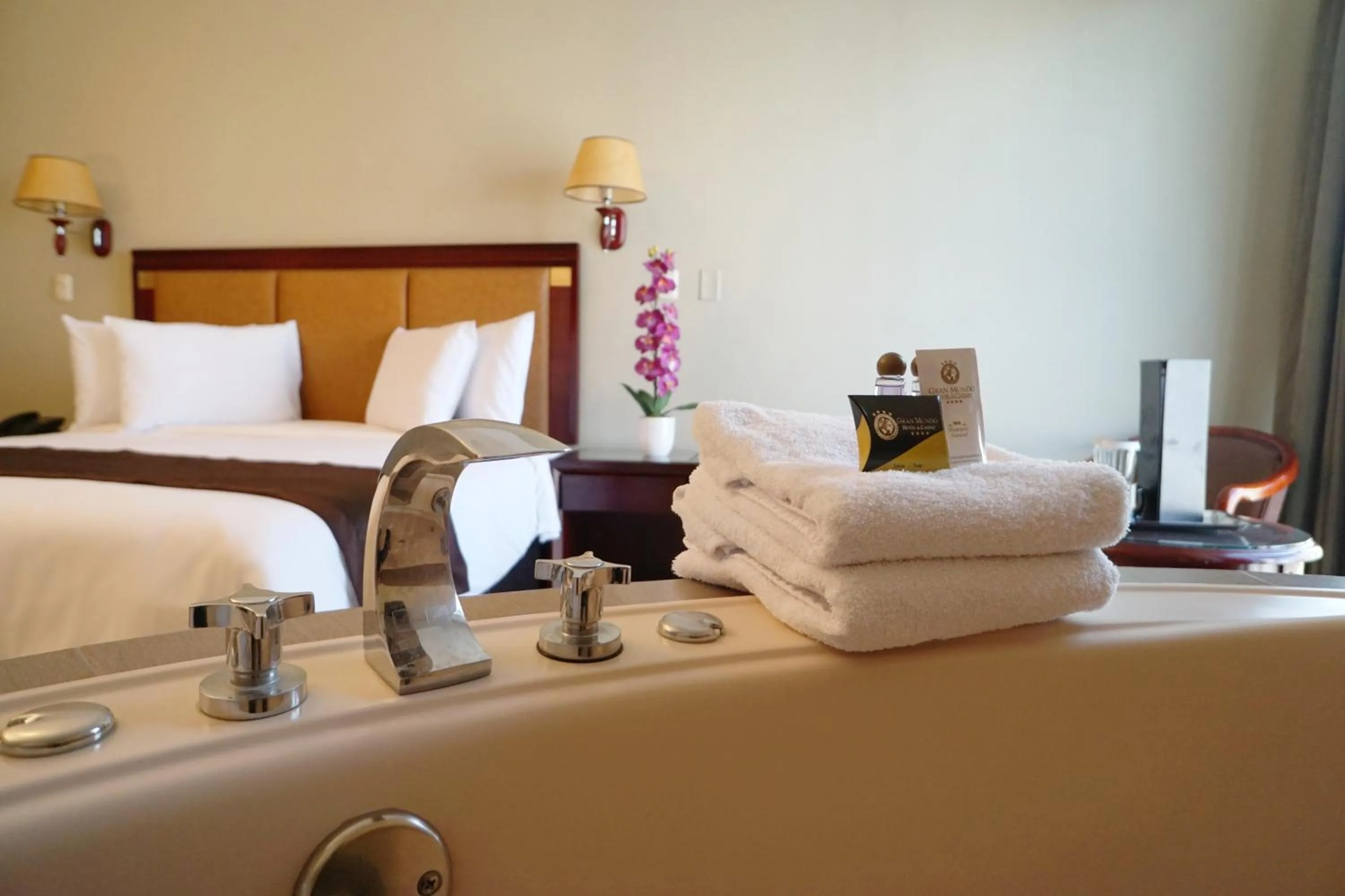 Decorative detail, Bed in Gran Mundo Hotel & Suites