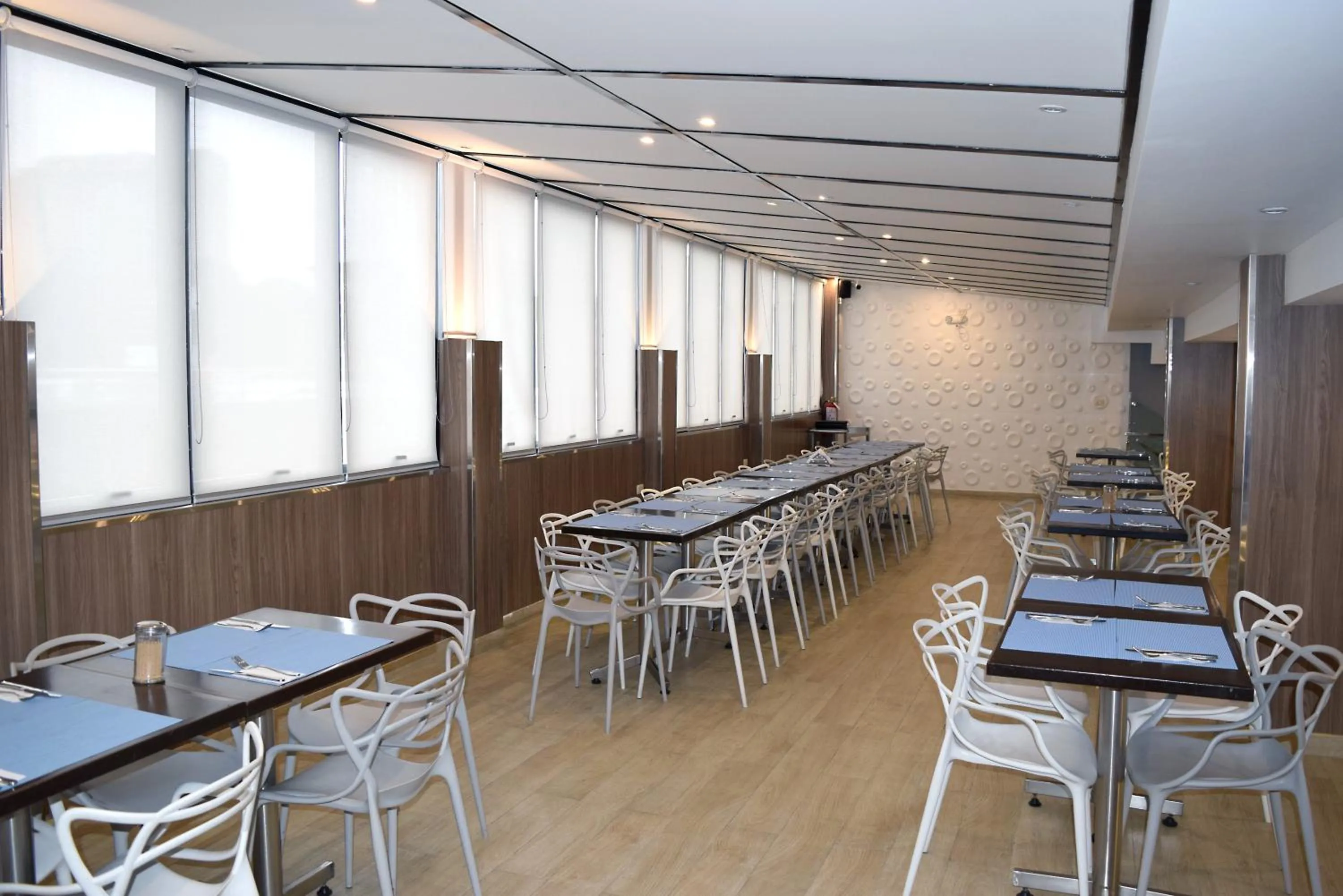 Restaurant/places to eat in Gran Mundo Hotel & Suites