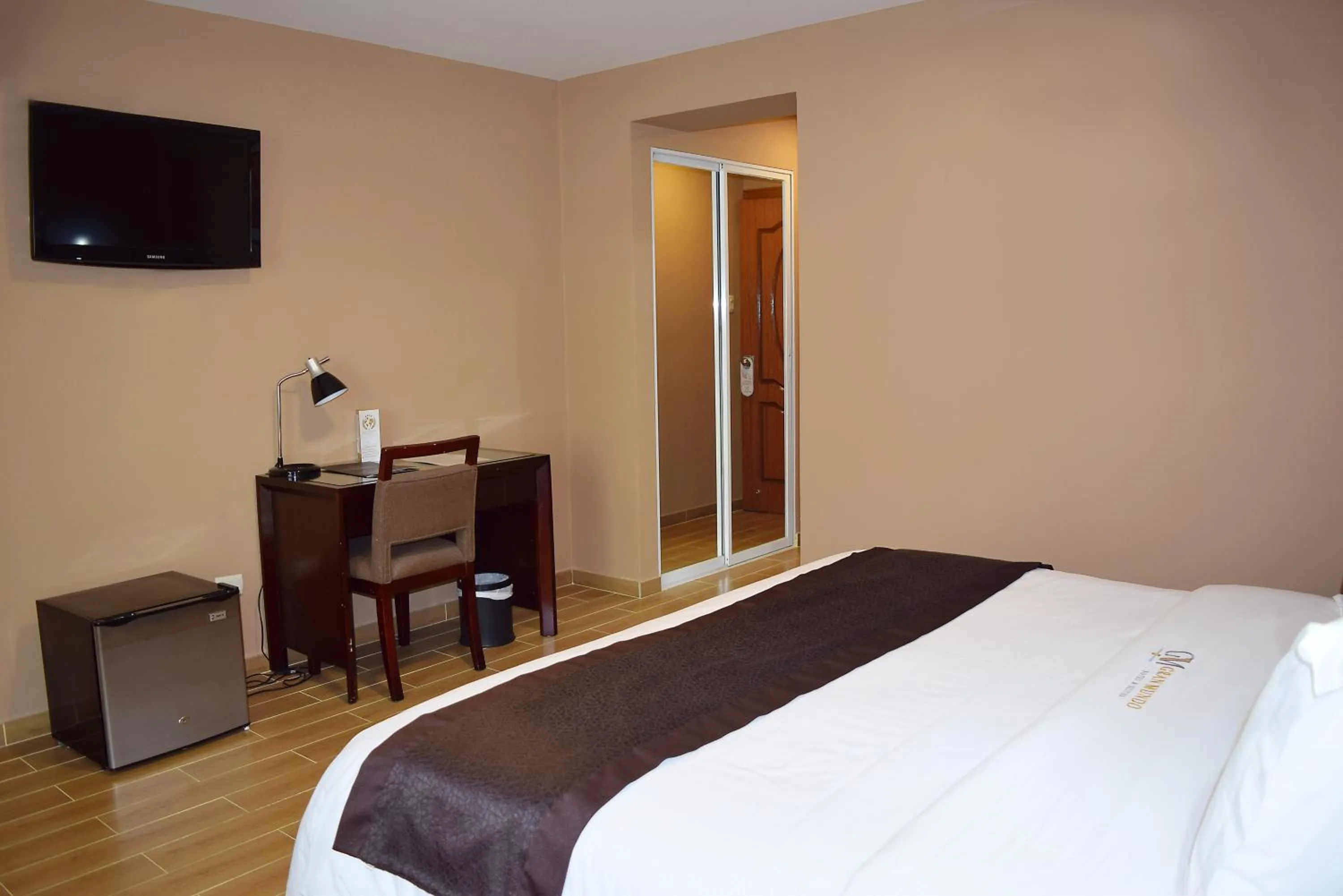 Photo of the whole room, Bed in Gran Mundo Hotel & Suites