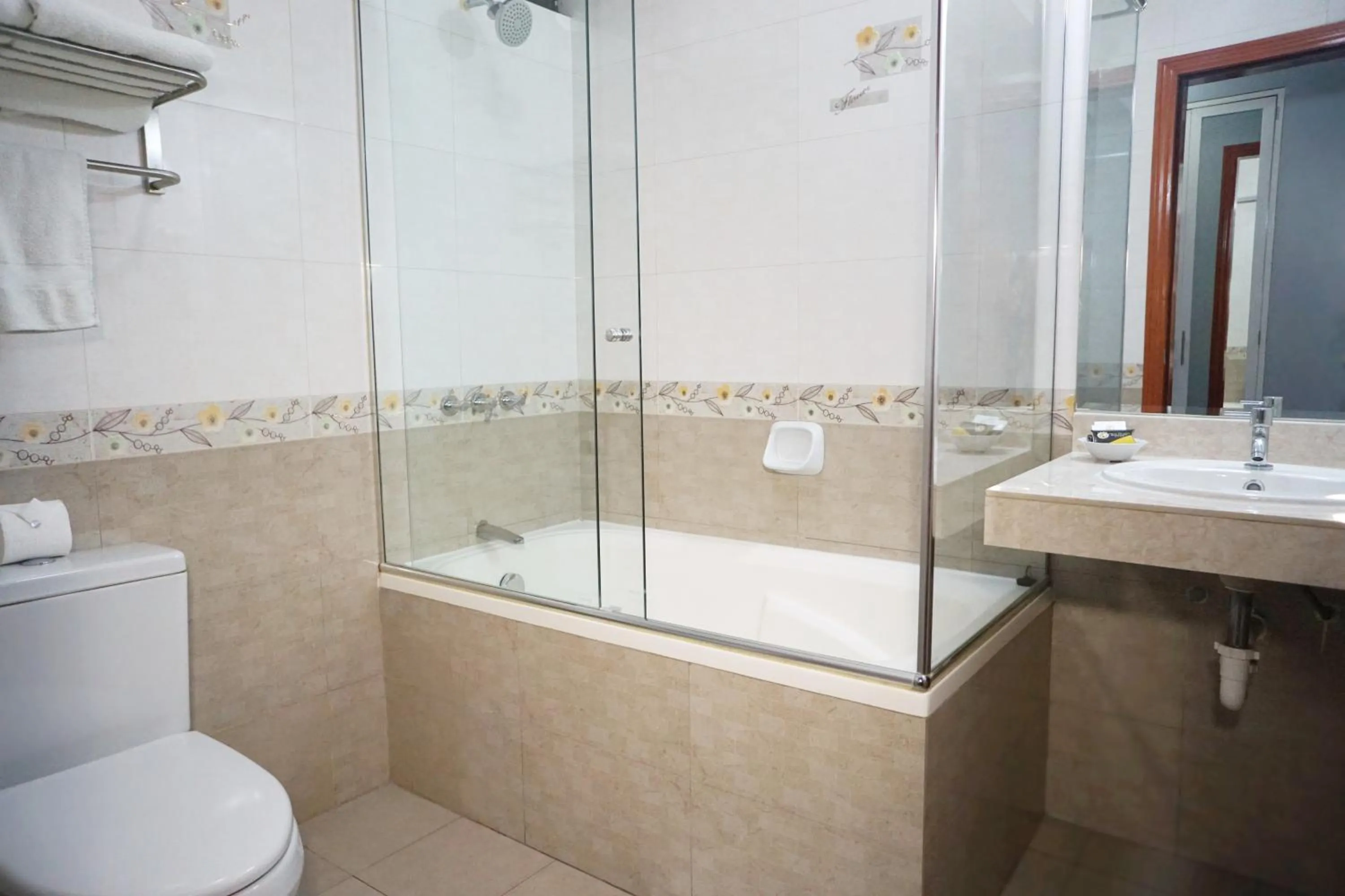 Bathroom in Gran Mundo Hotel & Suites