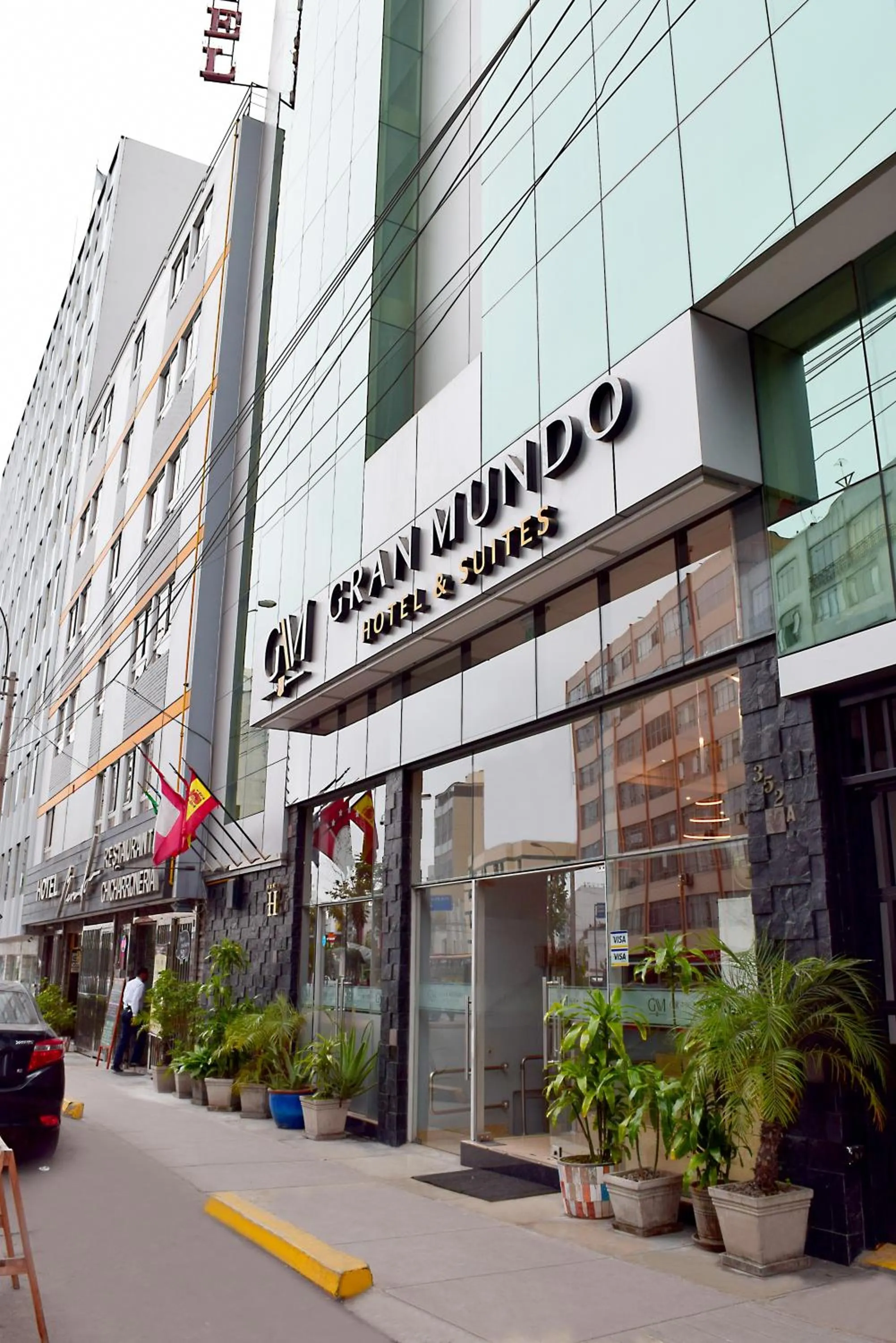 Facade/entrance in Gran Mundo Hotel & Suites