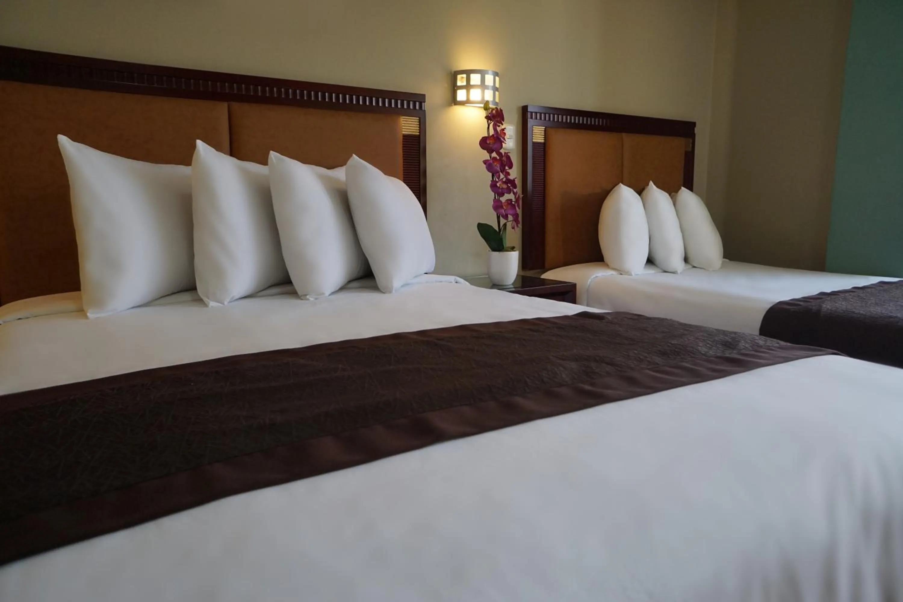 Bedroom, Bed in Gran Mundo Hotel & Suites
