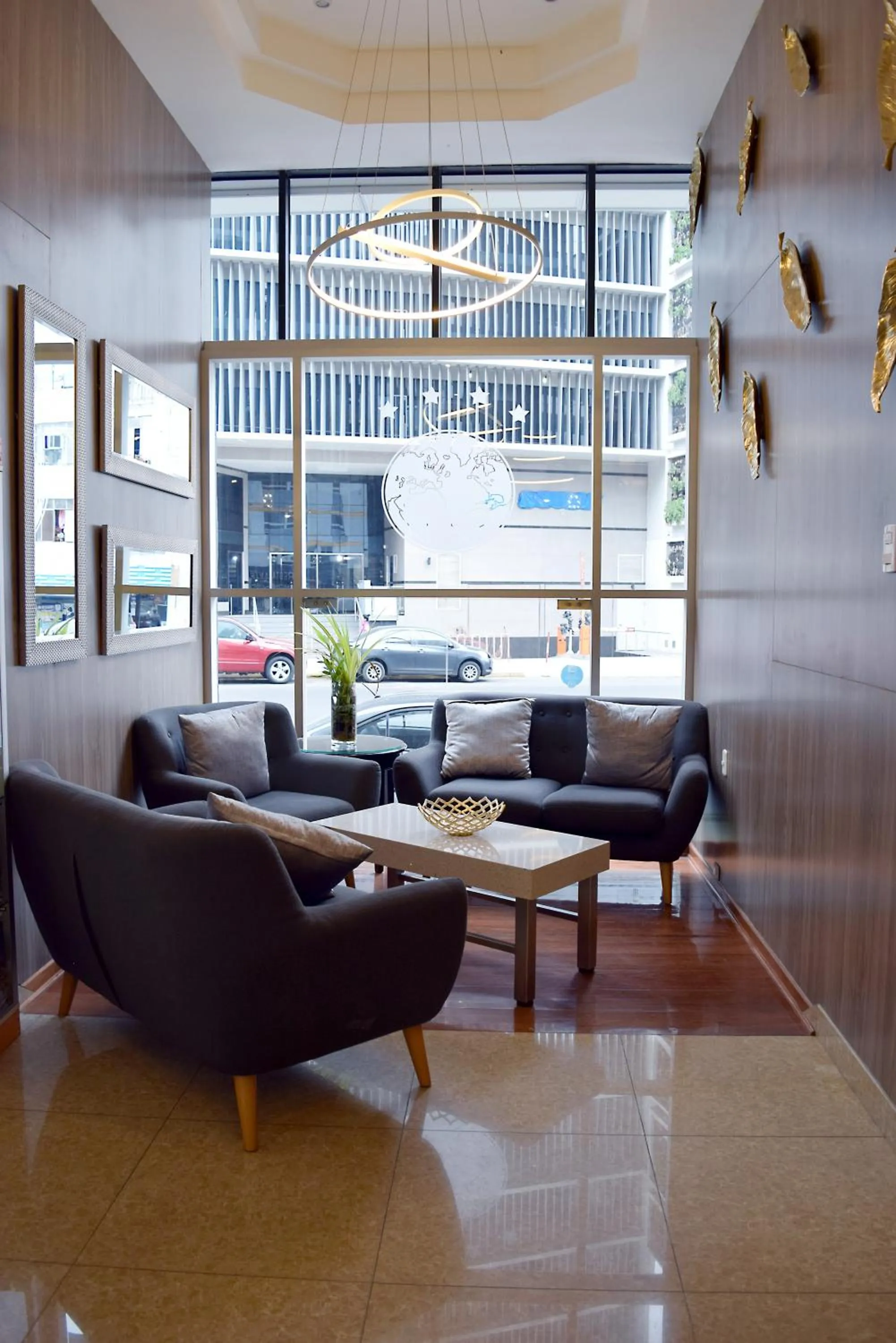 Seating area in Gran Mundo Hotel & Suites