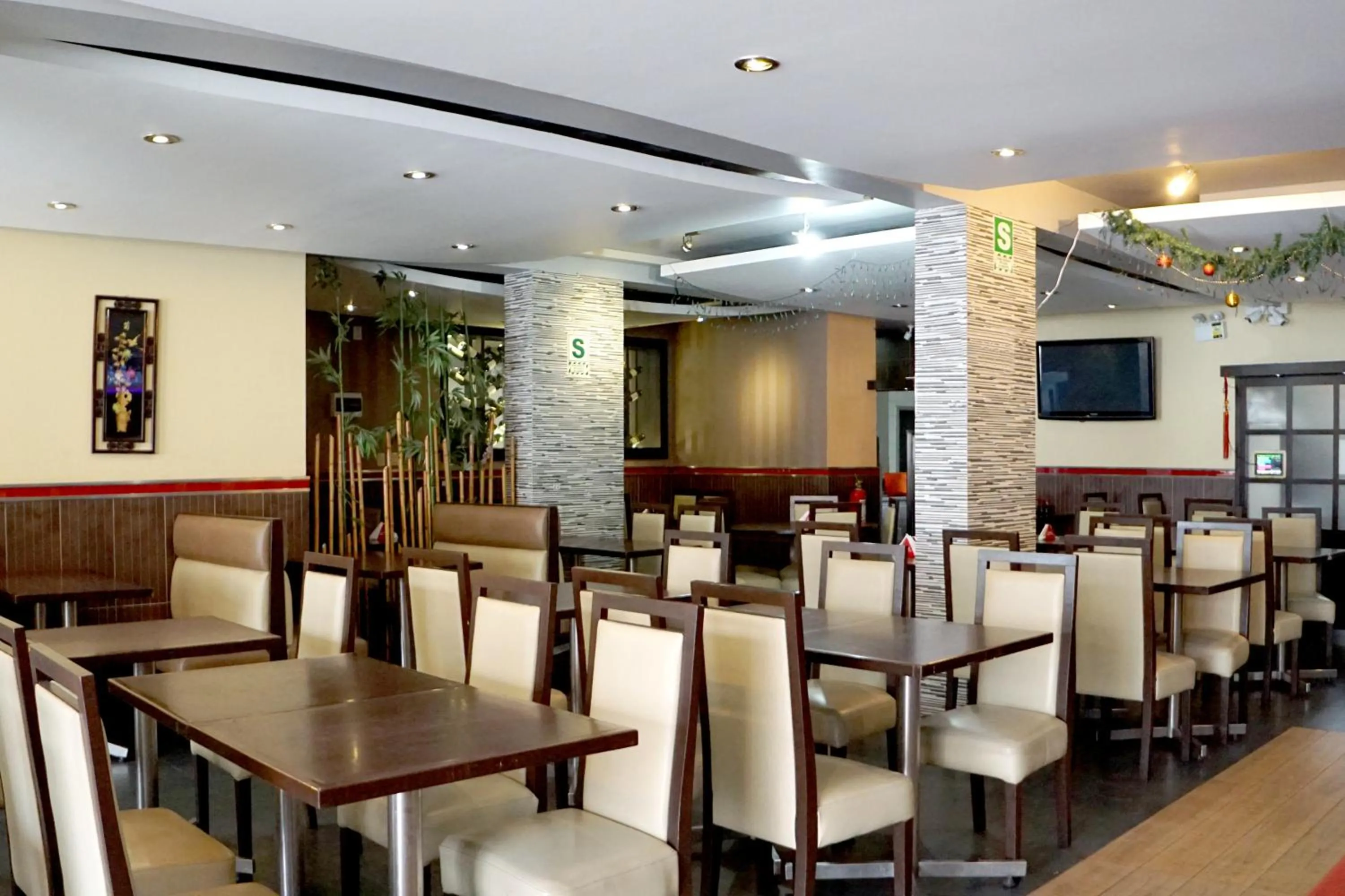 Restaurant/places to eat in Gran Mundo Hotel & Suites