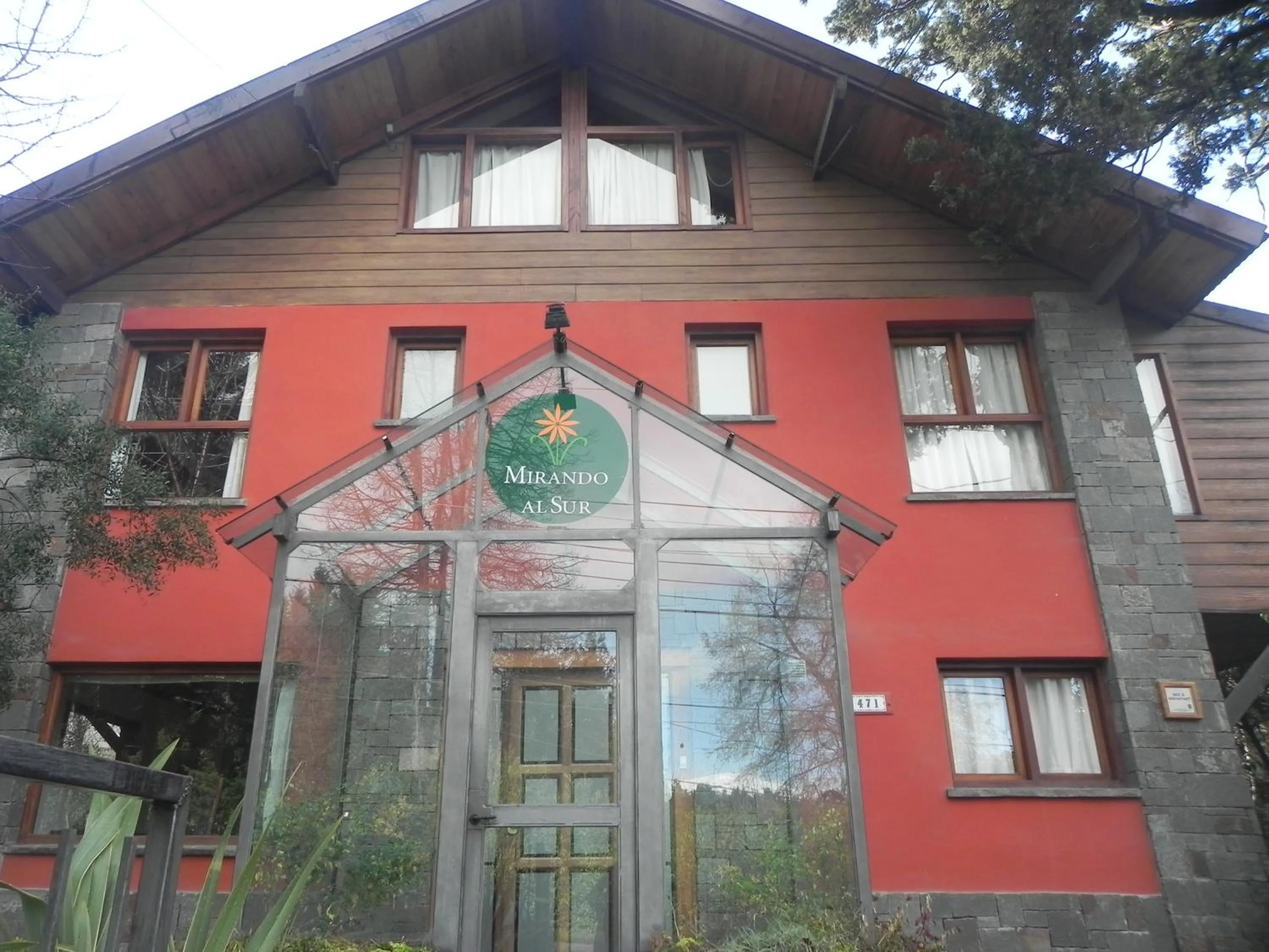 Facade/entrance in Mirando al Sur