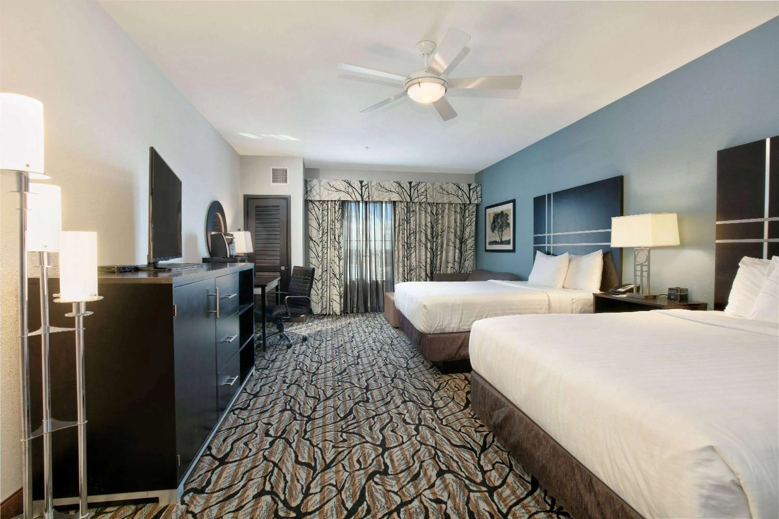 Photo of the whole room, Bed in La Quinta Inn & Suites by Wyndham Lubbock Southwest