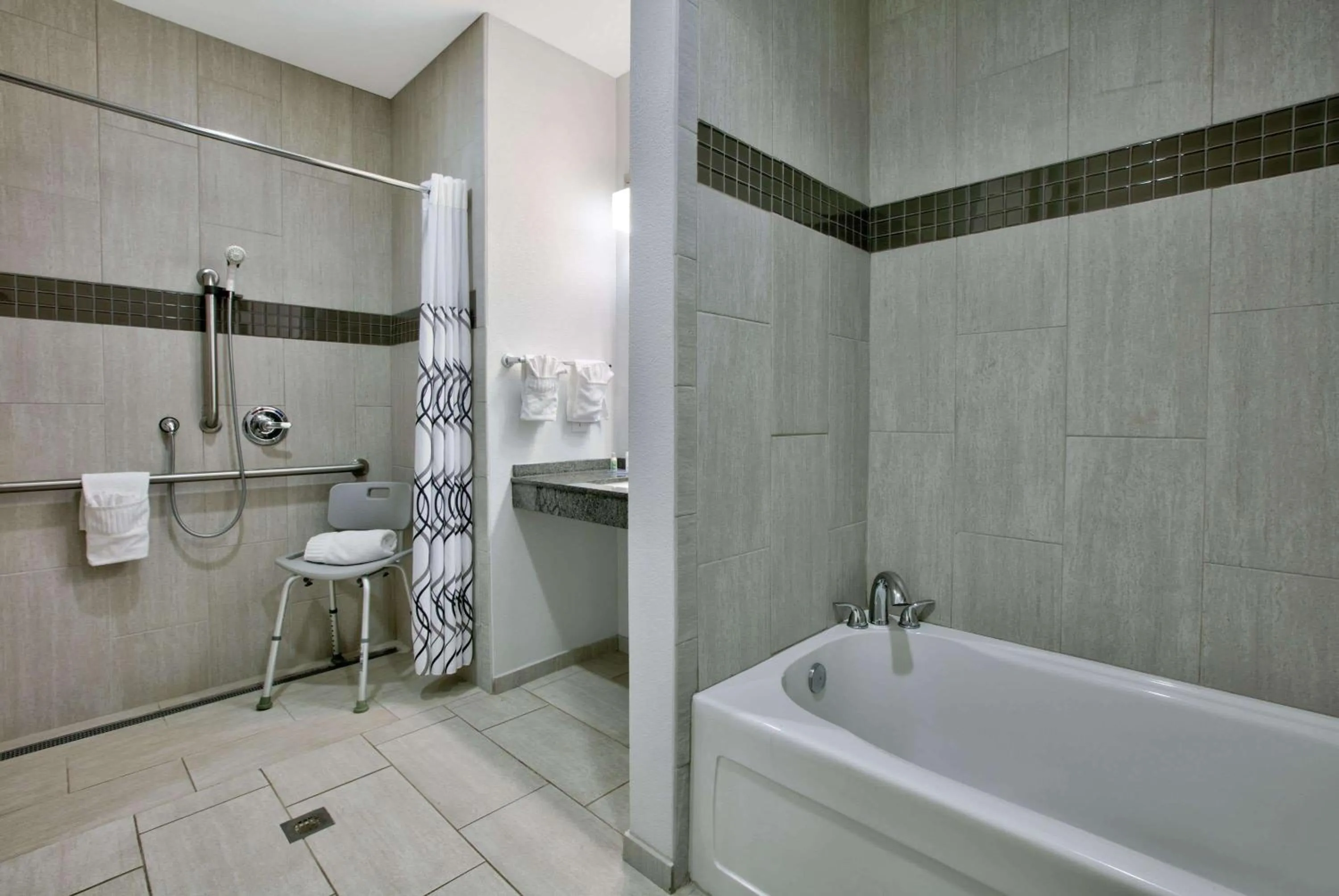 Shower in La Quinta Inn & Suites by Wyndham Lubbock Southwest