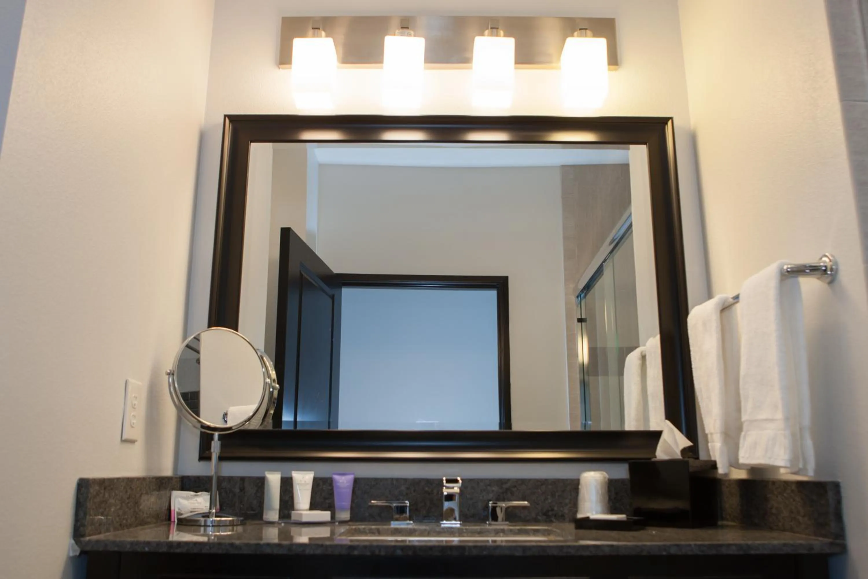 Bathroom in La Quinta Inn & Suites by Wyndham Lubbock Southwest