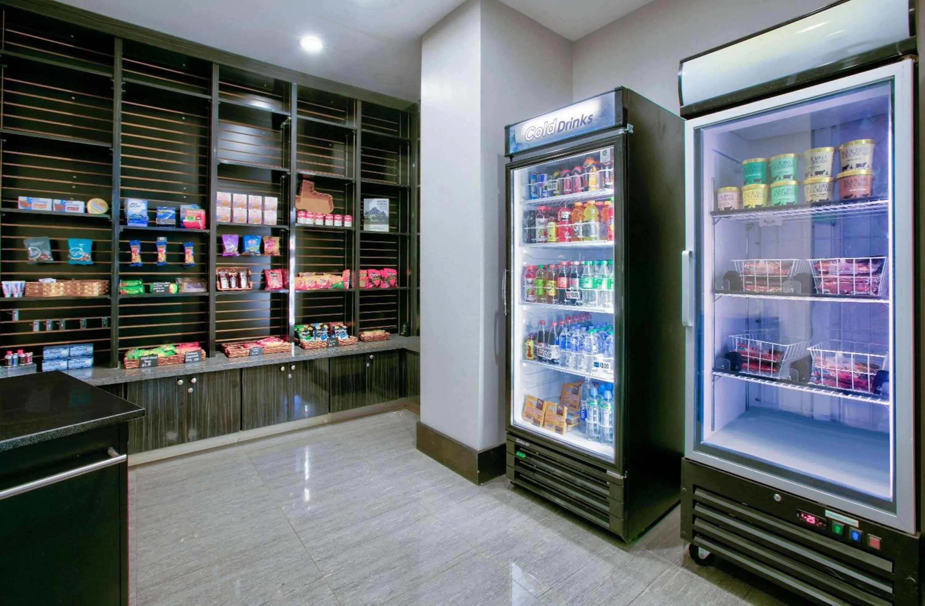 Food and drinks in La Quinta Inn & Suites by Wyndham Lubbock Southwest