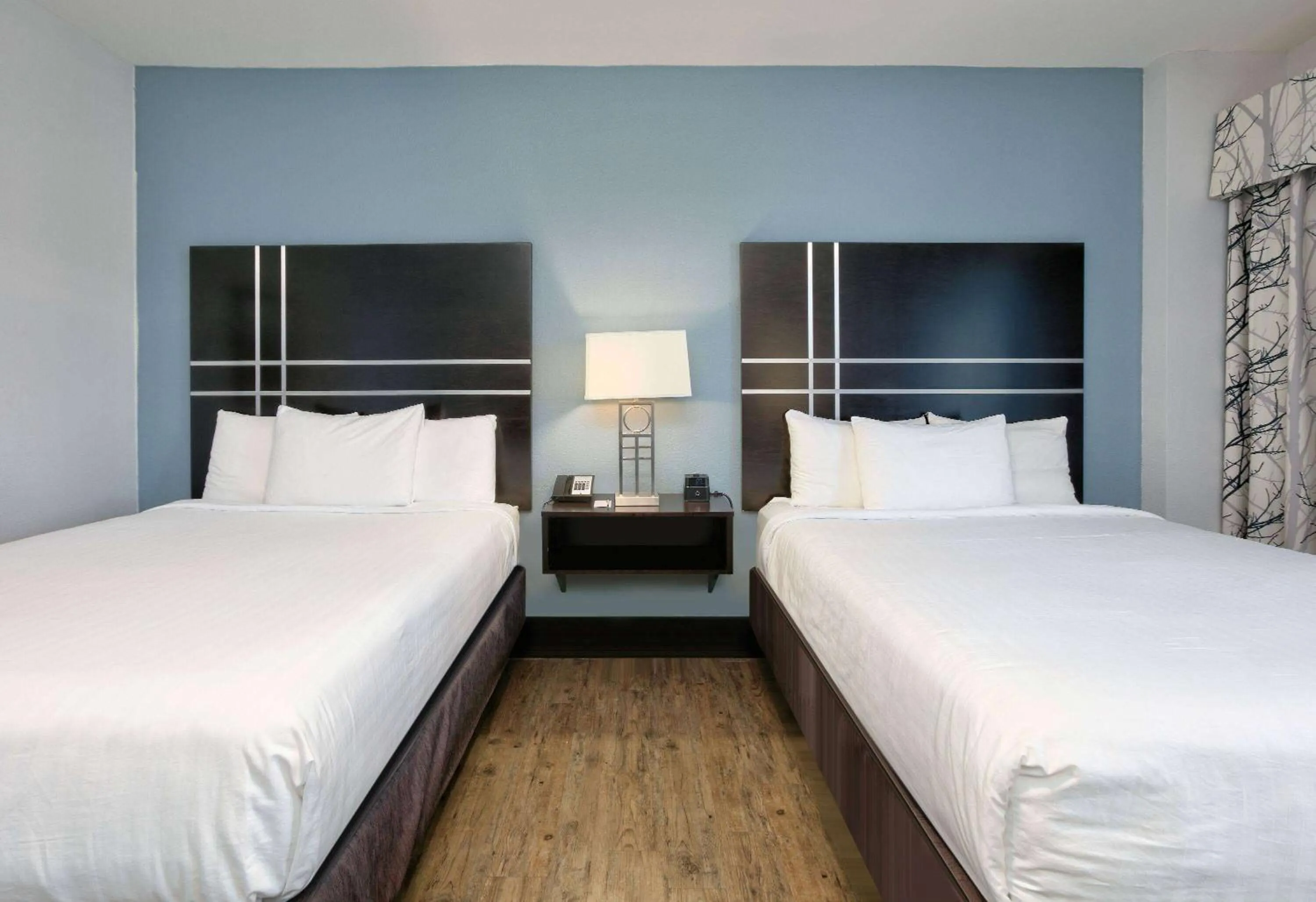 Photo of the whole room, Bed in La Quinta Inn & Suites by Wyndham Lubbock Southwest