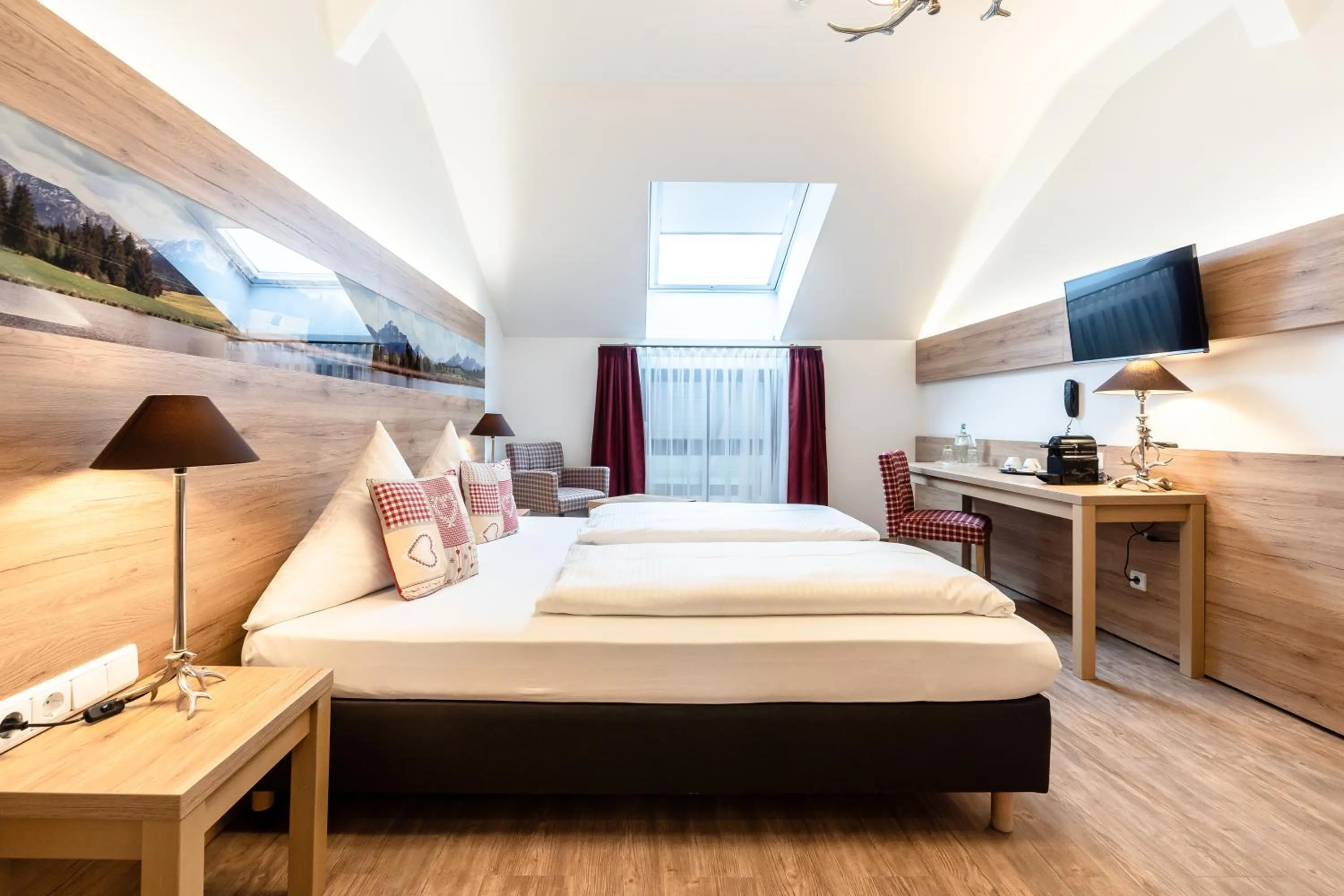 TV and multimedia, Bed in Hotel Sauerlacher Post