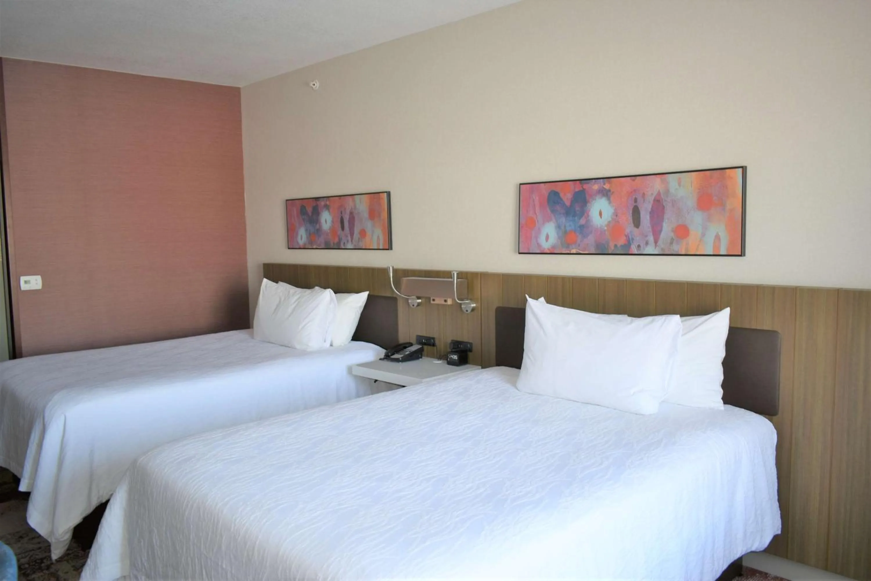 Bed in Hilton Garden Inn Oconomowoc