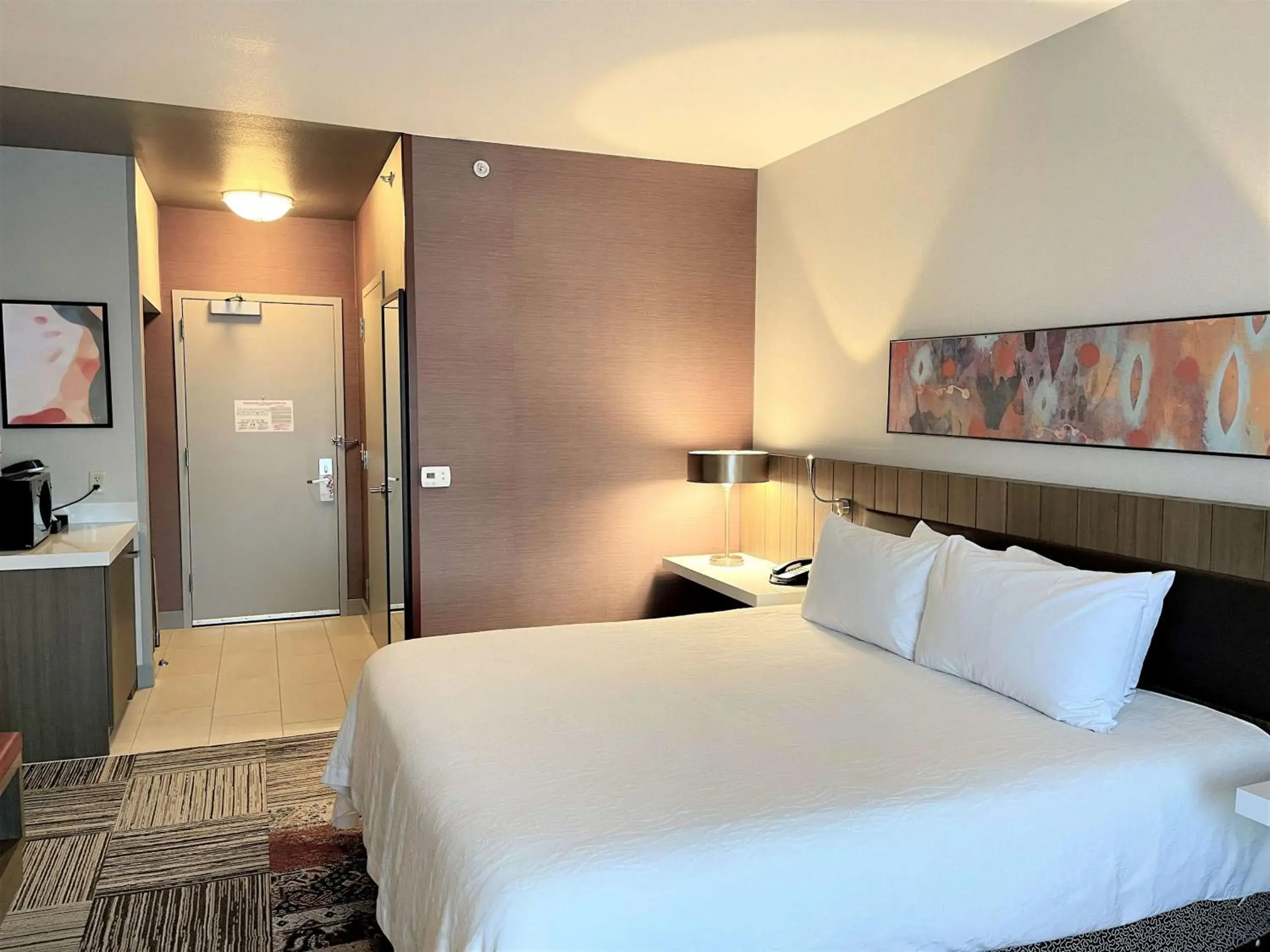 King Room in Hilton Garden Inn Oconomowoc King Room in Hilton Garden Inn Oconomowoc