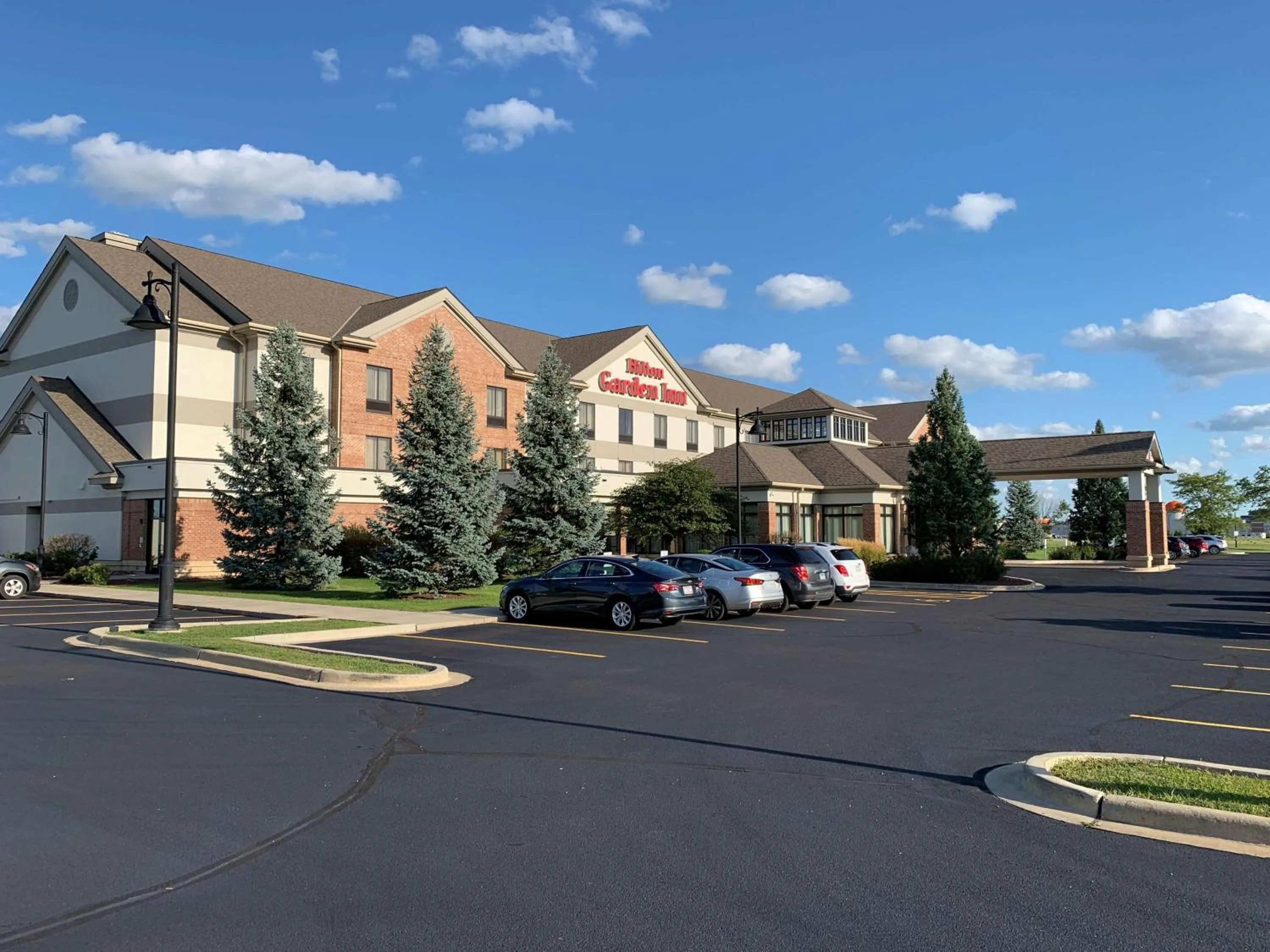 Property building in Hilton Garden Inn Oconomowoc