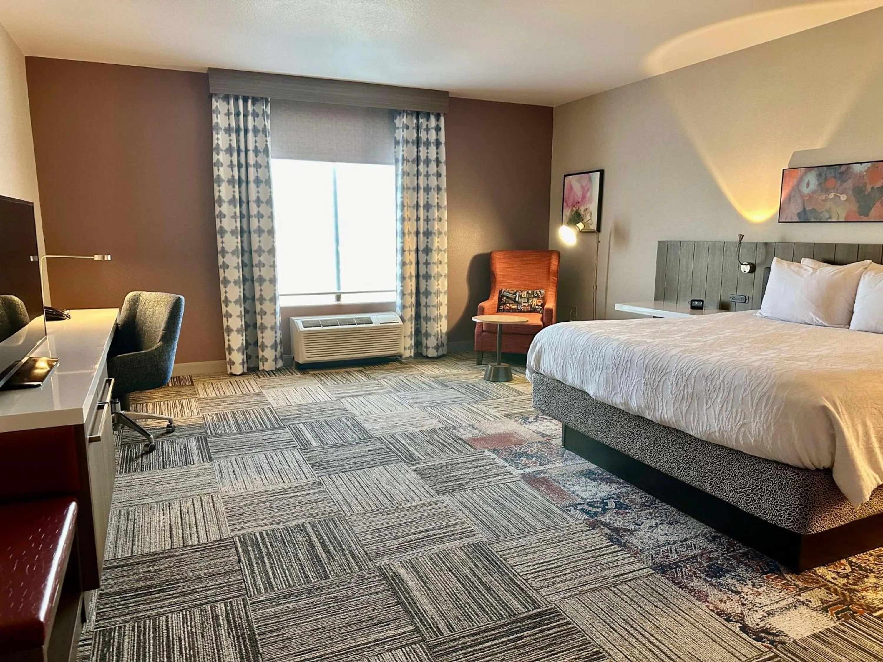 Bedroom, Bed in Hilton Garden Inn Oconomowoc