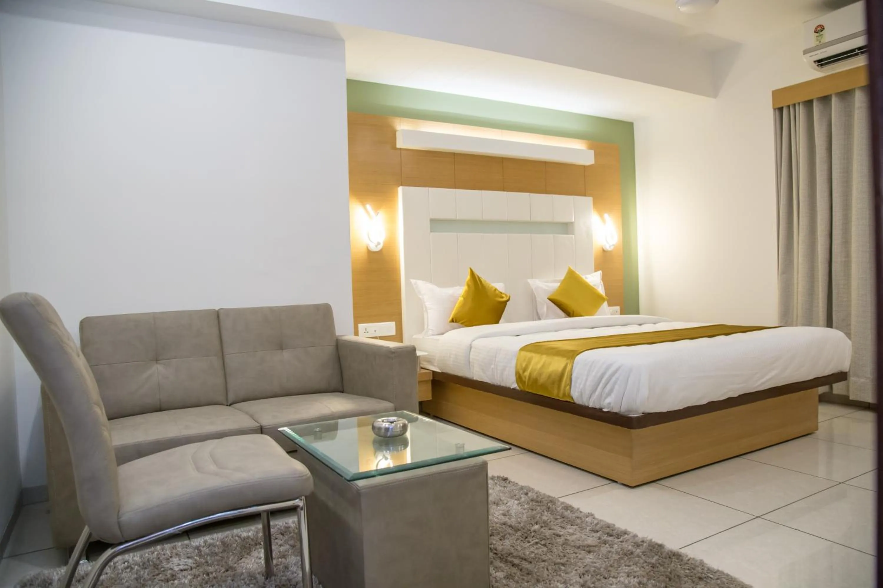 Seating area, Bed in Hotel Orange International