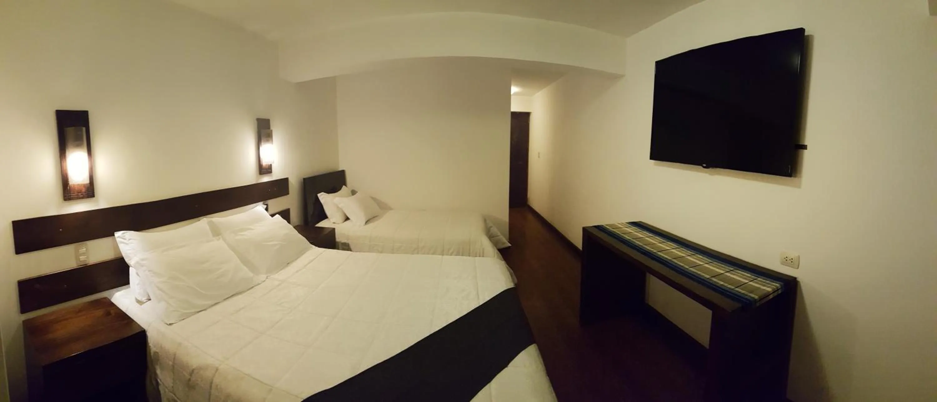 Photo of the whole room in La Cabaña Hotel