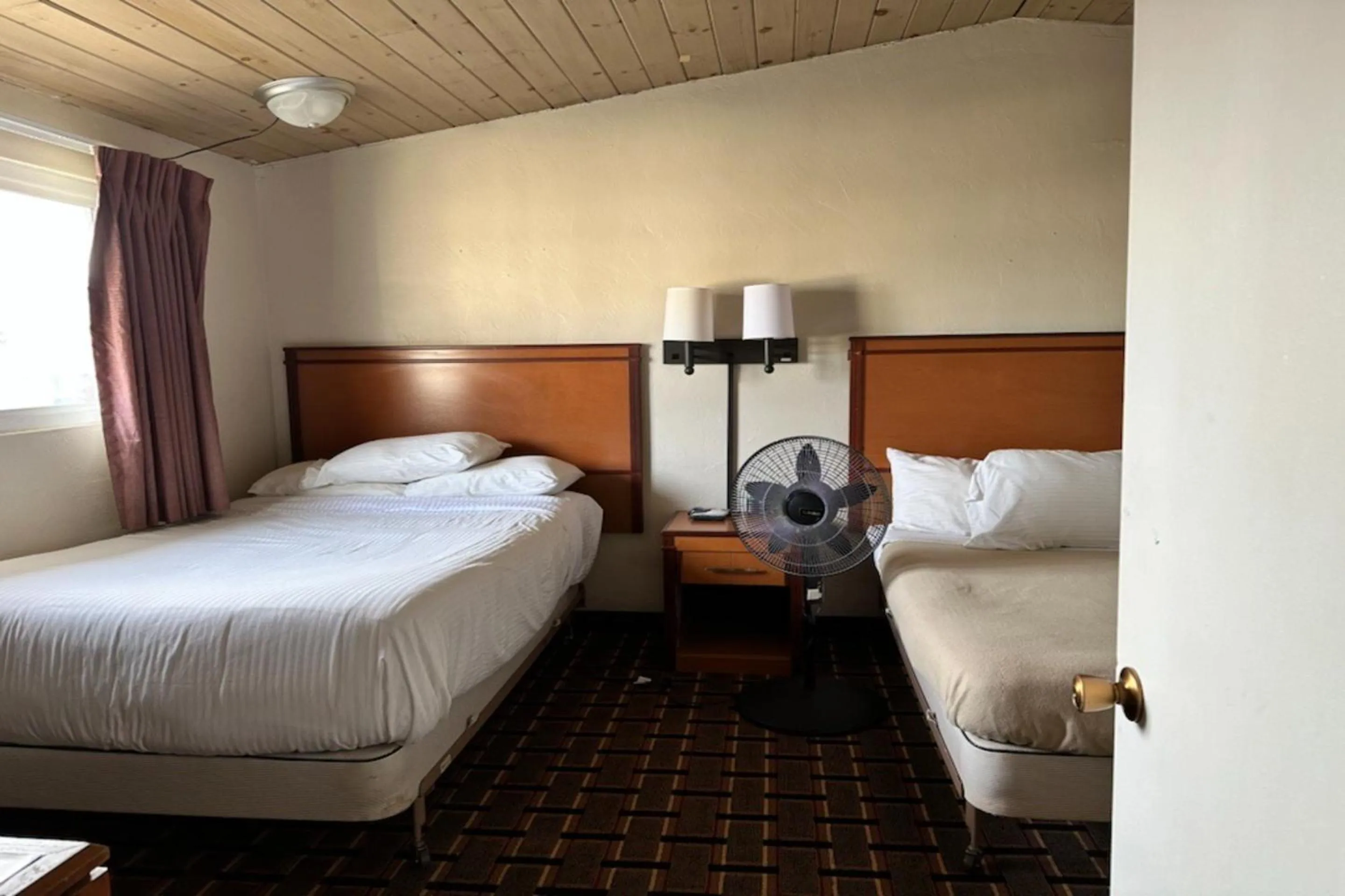 Bedroom, Bed in Anchor Bay Inn near Winchester Bay
