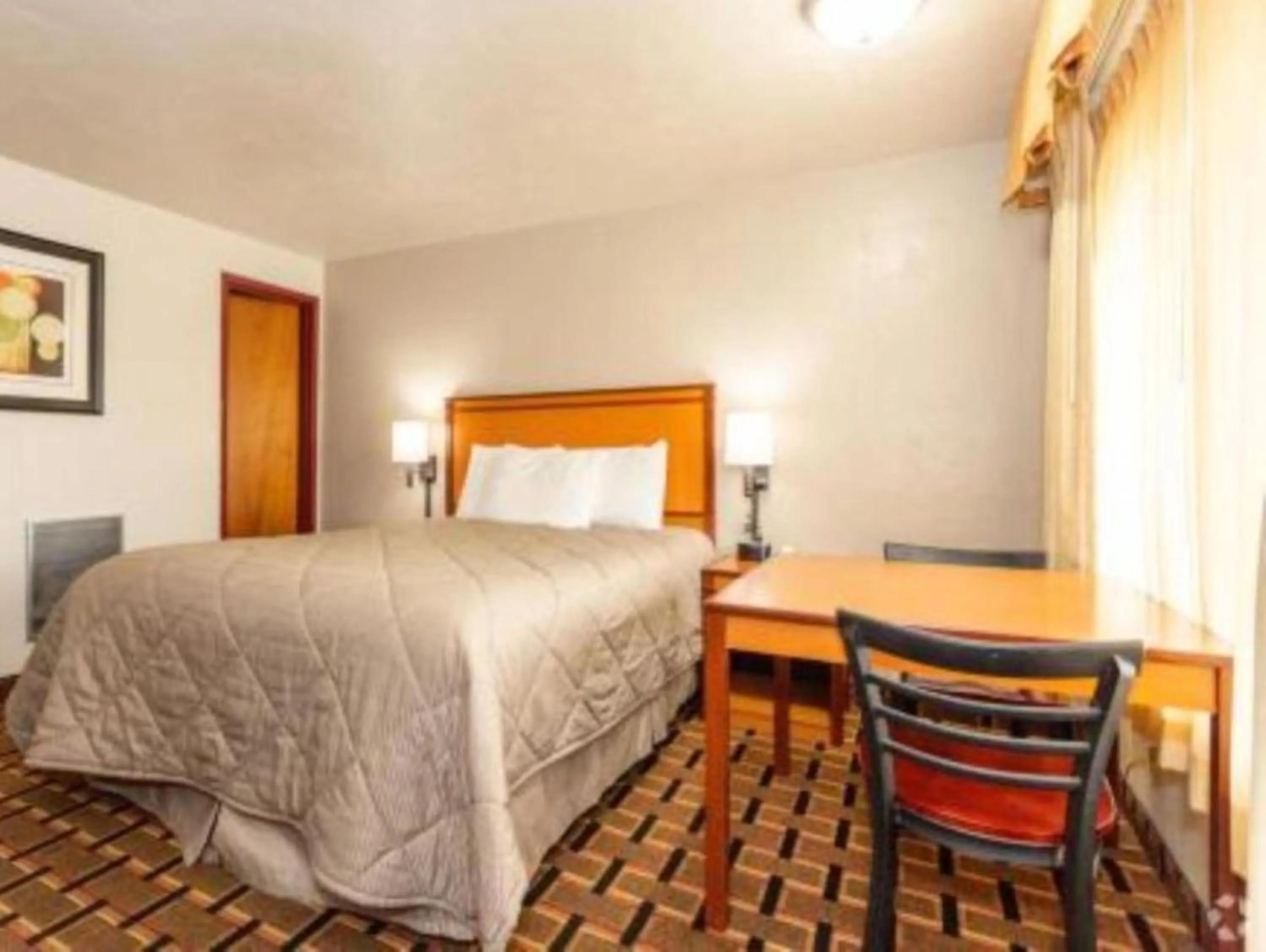 Bedroom, Bed in Anchor Bay Inn near Winchester Bay