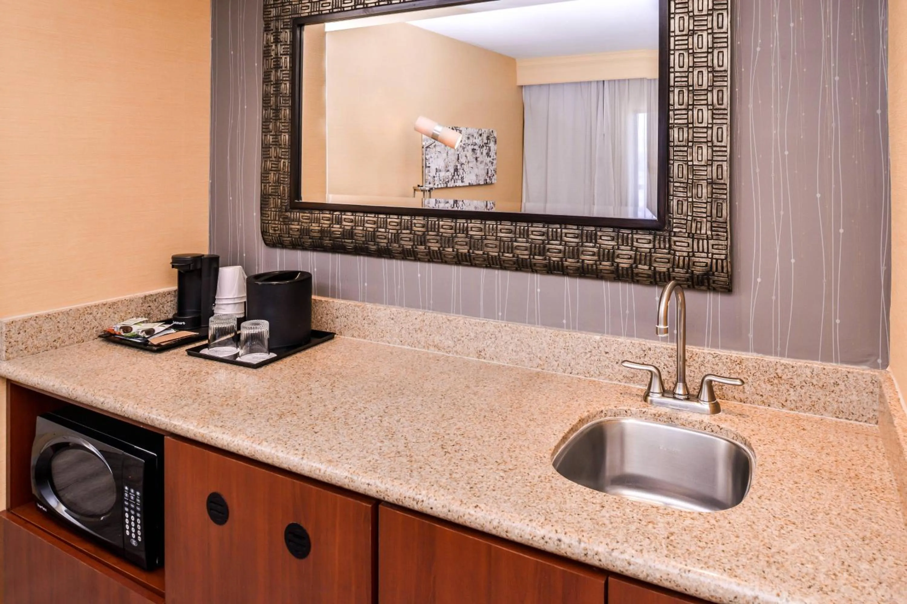 Lounge or bar in Courtyard by Marriott Victorville Hesperia