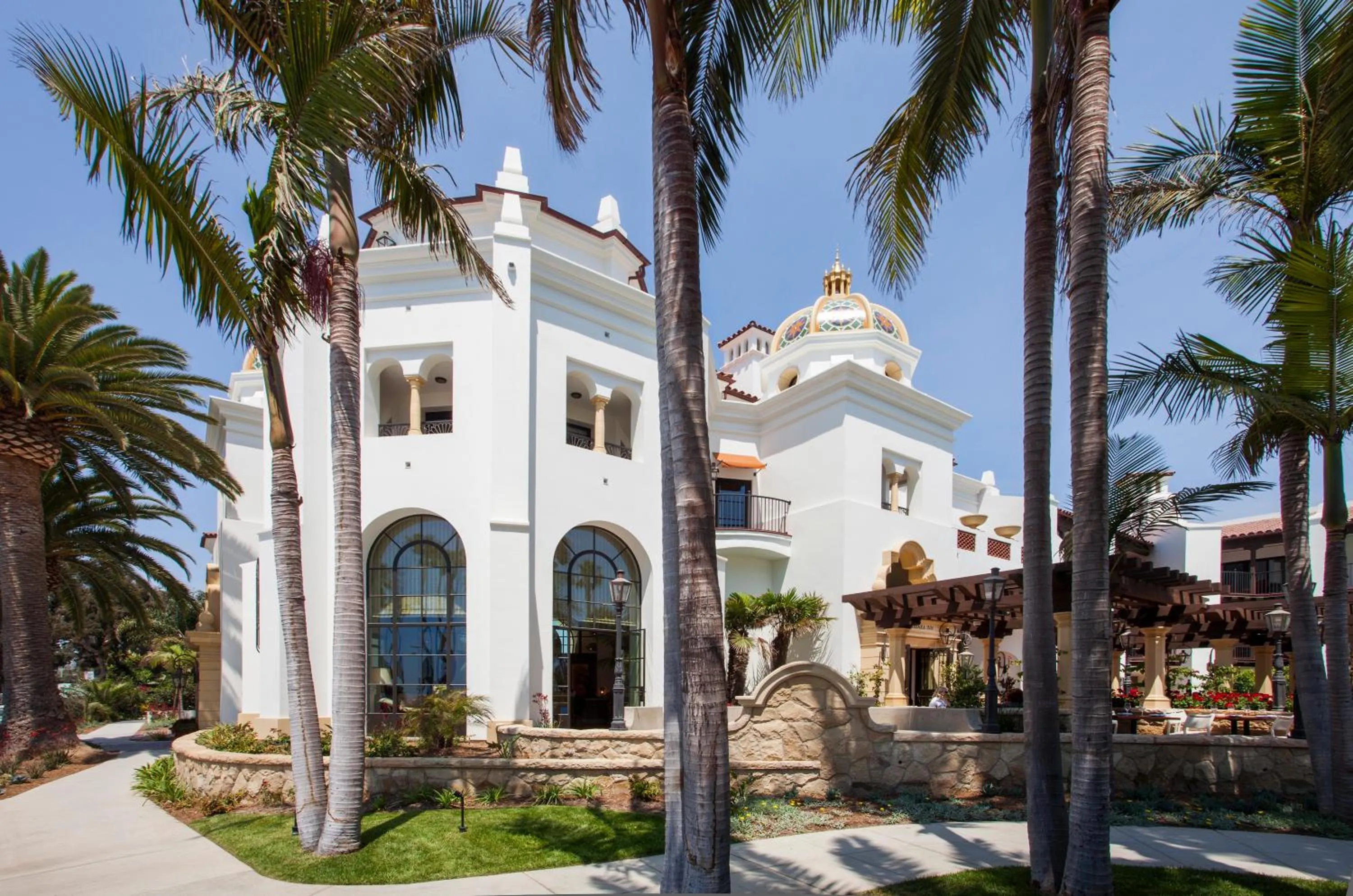 Facade/entrance in Santa Barbara Inn
