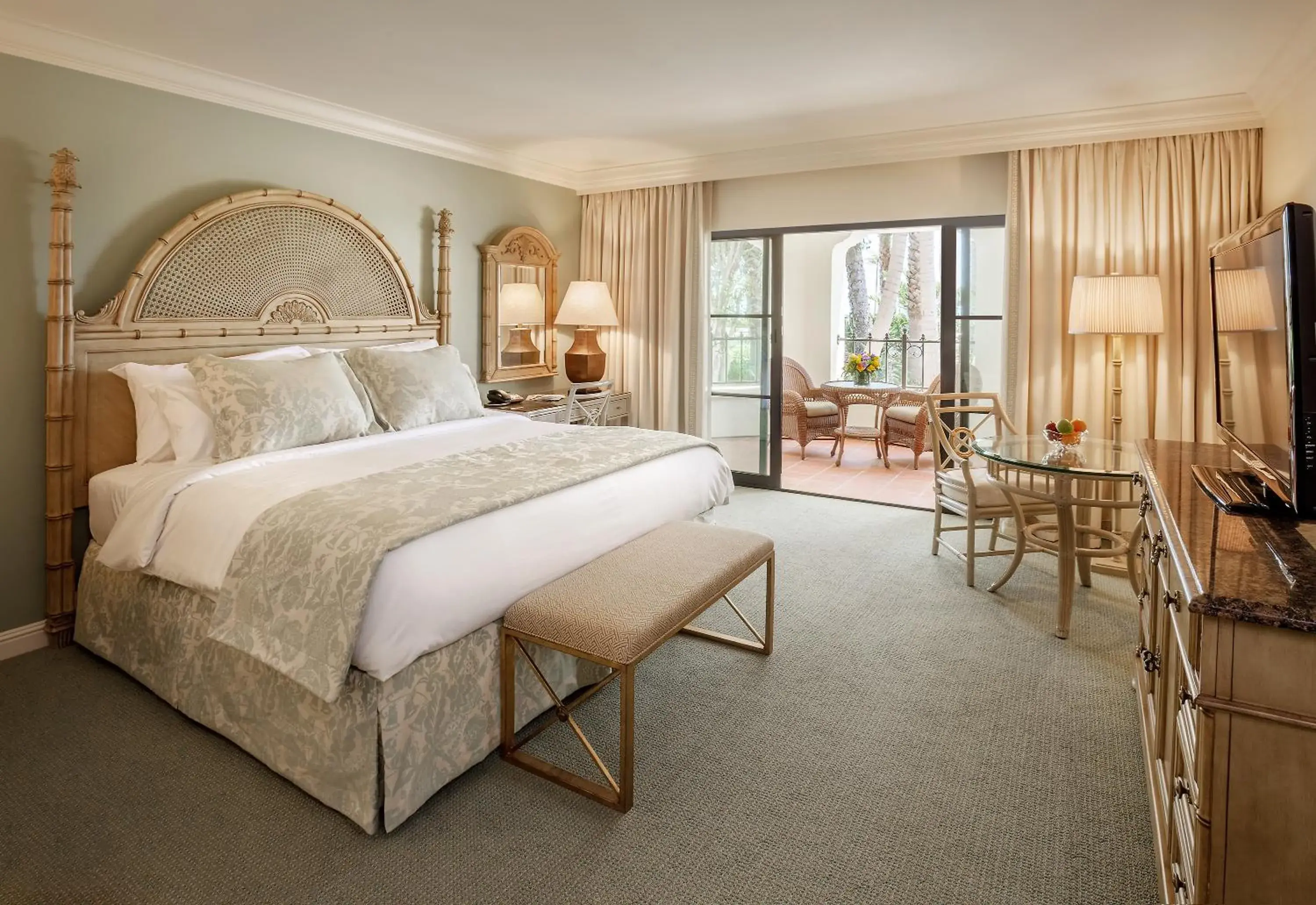 Ground Floor King Room in Santa Barbara Inn Ground Floor King Room in Santa Barbara Inn