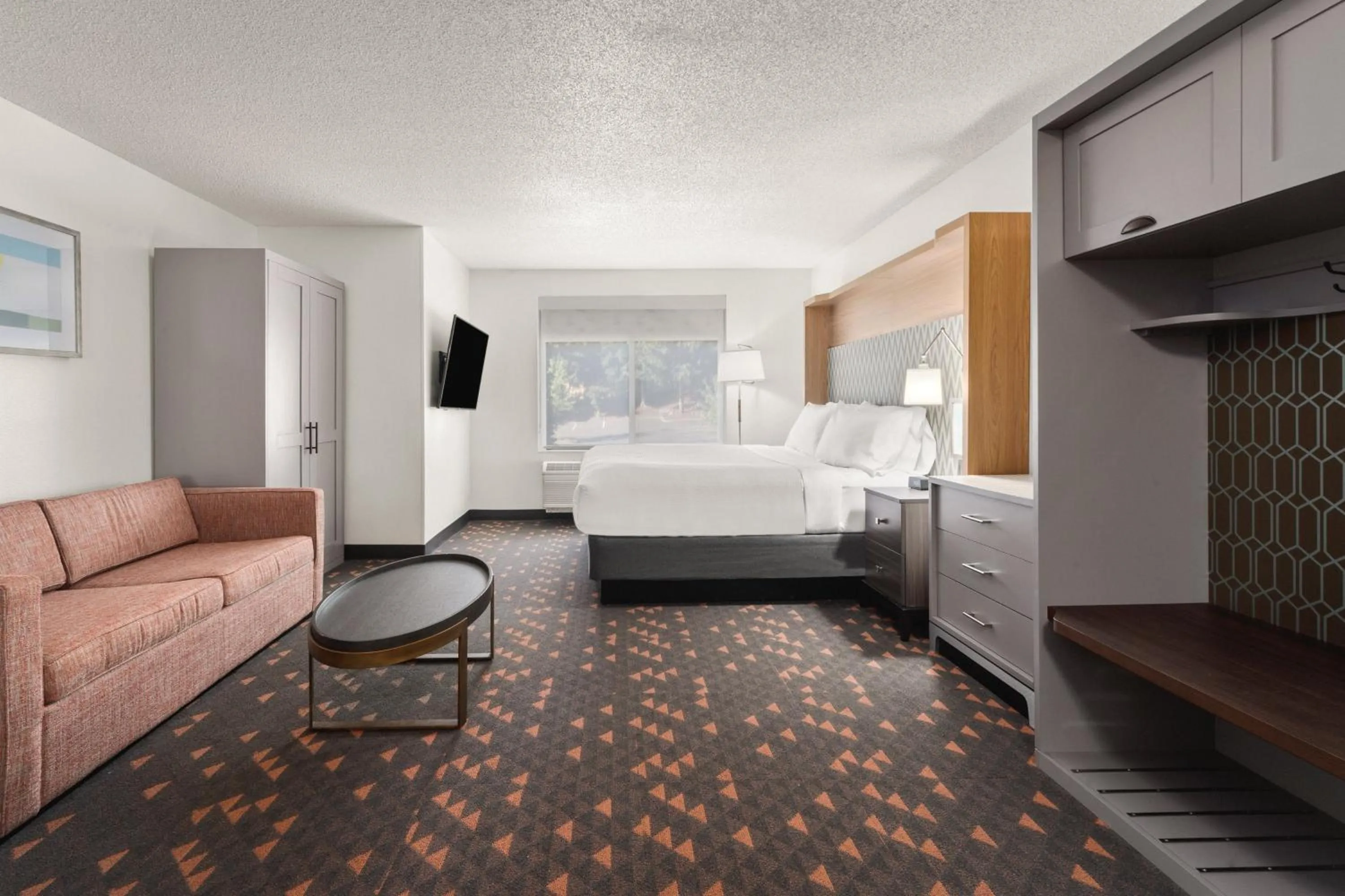 Photo of the whole room, Bed in Holiday Inn & Suites Bothell an IHG Hotel