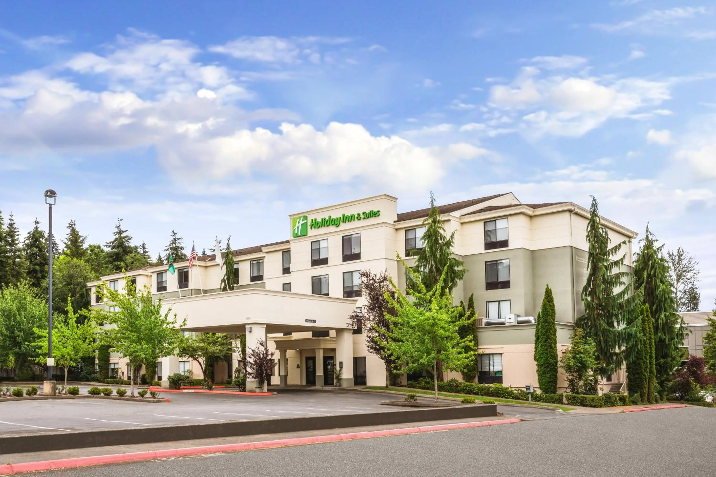 Property building in Holiday Inn & Suites Bothell an IHG Hotel