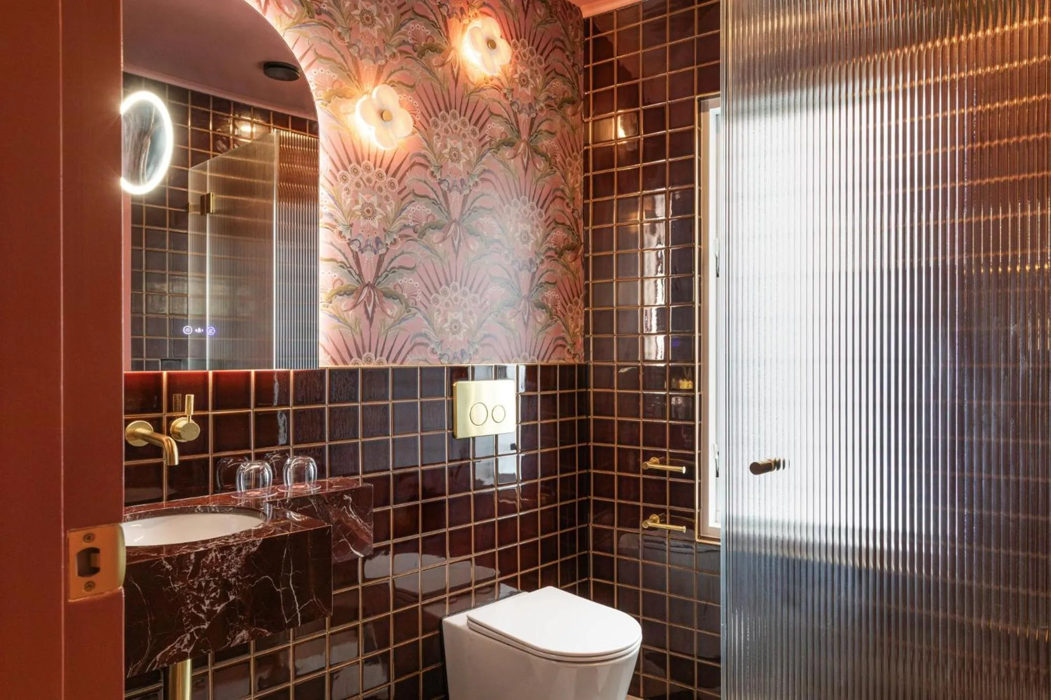 Toilet in Medusa Hotel Sydney