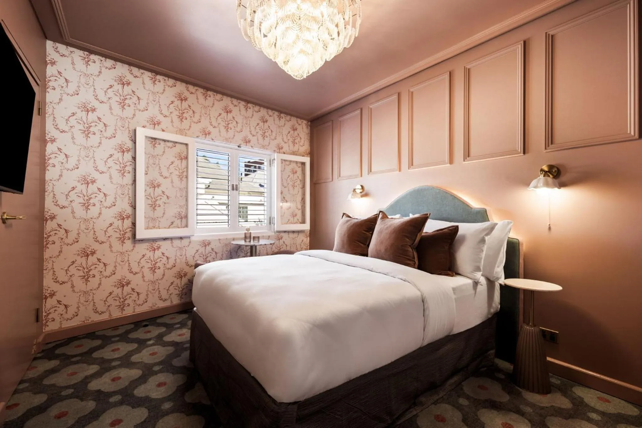 Bed in Medusa Hotel Sydney