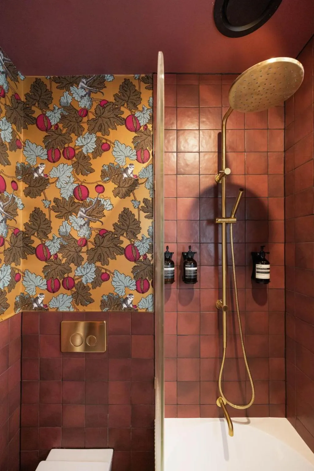 Shower in Medusa Hotel Sydney